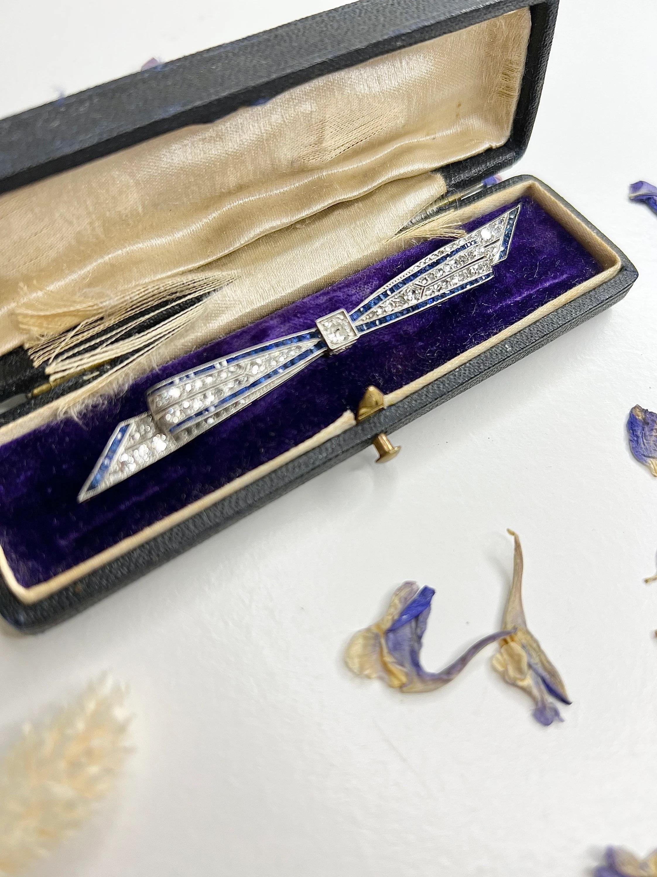 Antique Sapphire & Diamond Platinum Bow Brooch In Good Condition For Sale In Brighton, GB