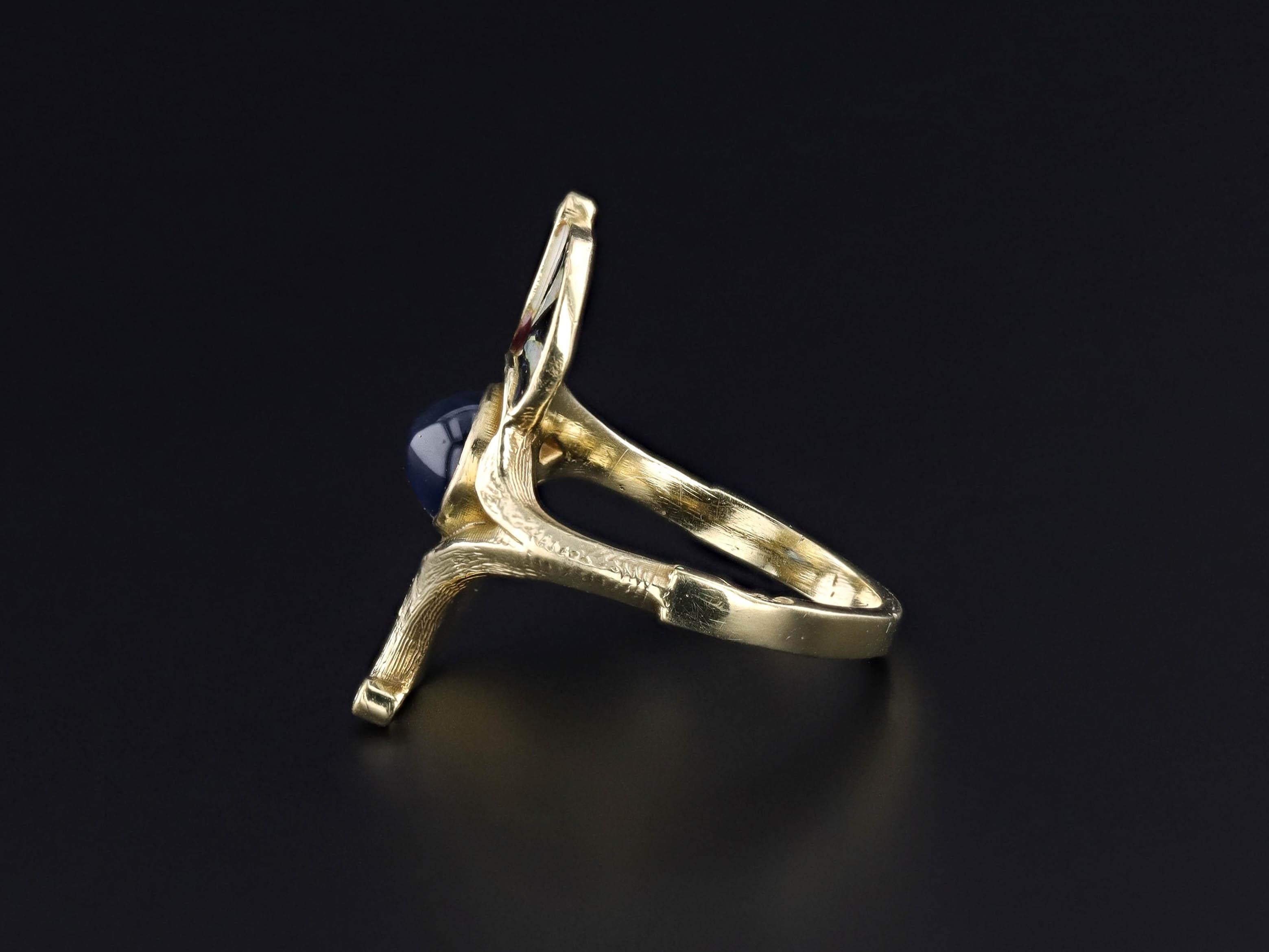 Anillo Antiguo de Zafiro y Esmalte de Oro de 18k Renacimiento egipcio en venta