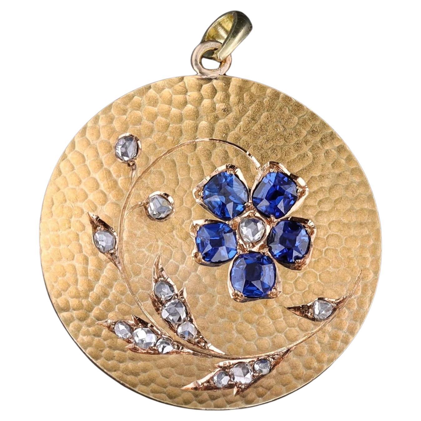 Antique Sapphire Flower Pendant of 18k Gold For Sale