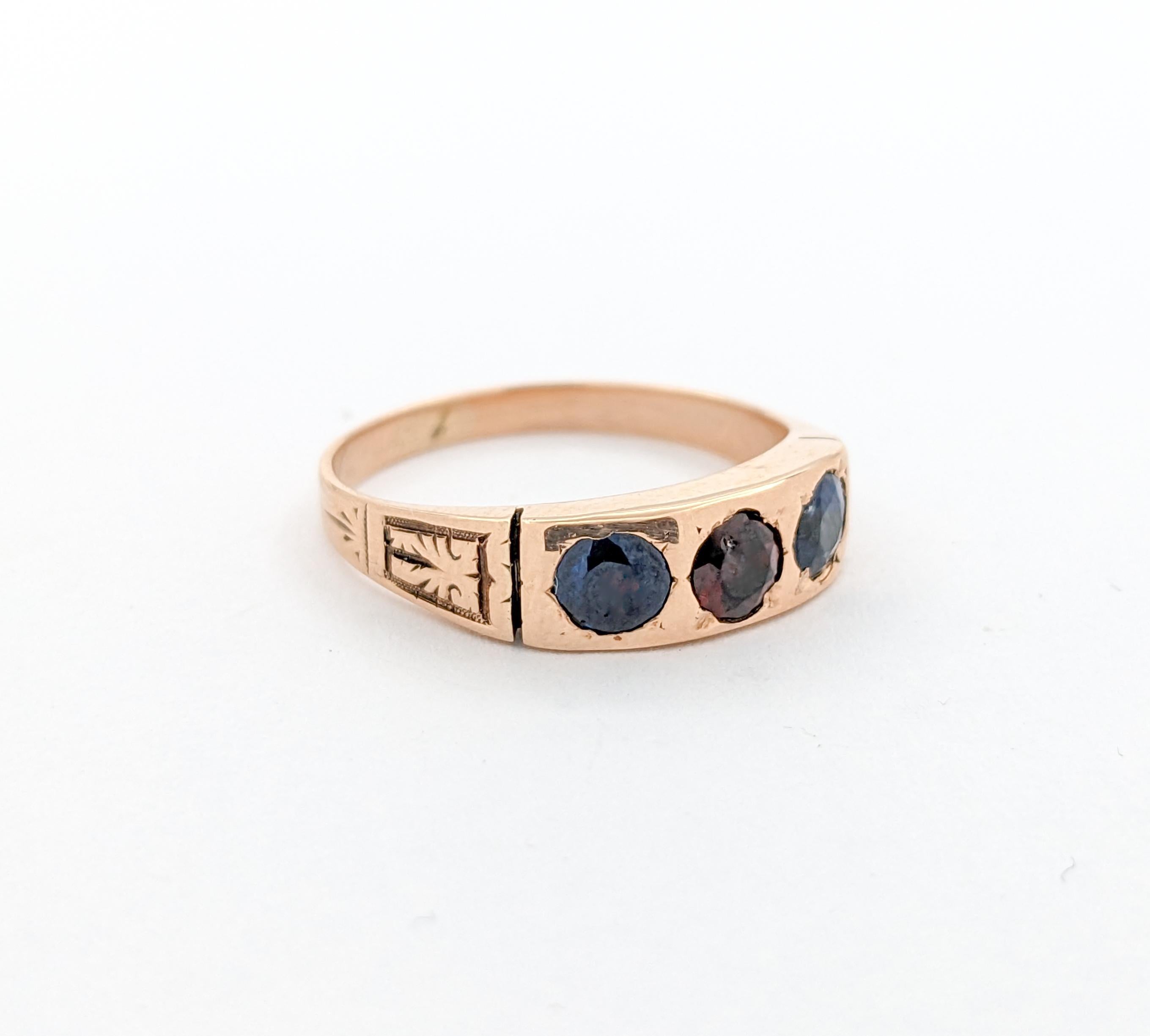 Round Cut Antique Sapphire & Garnet Ring In Yellow Gold For Sale