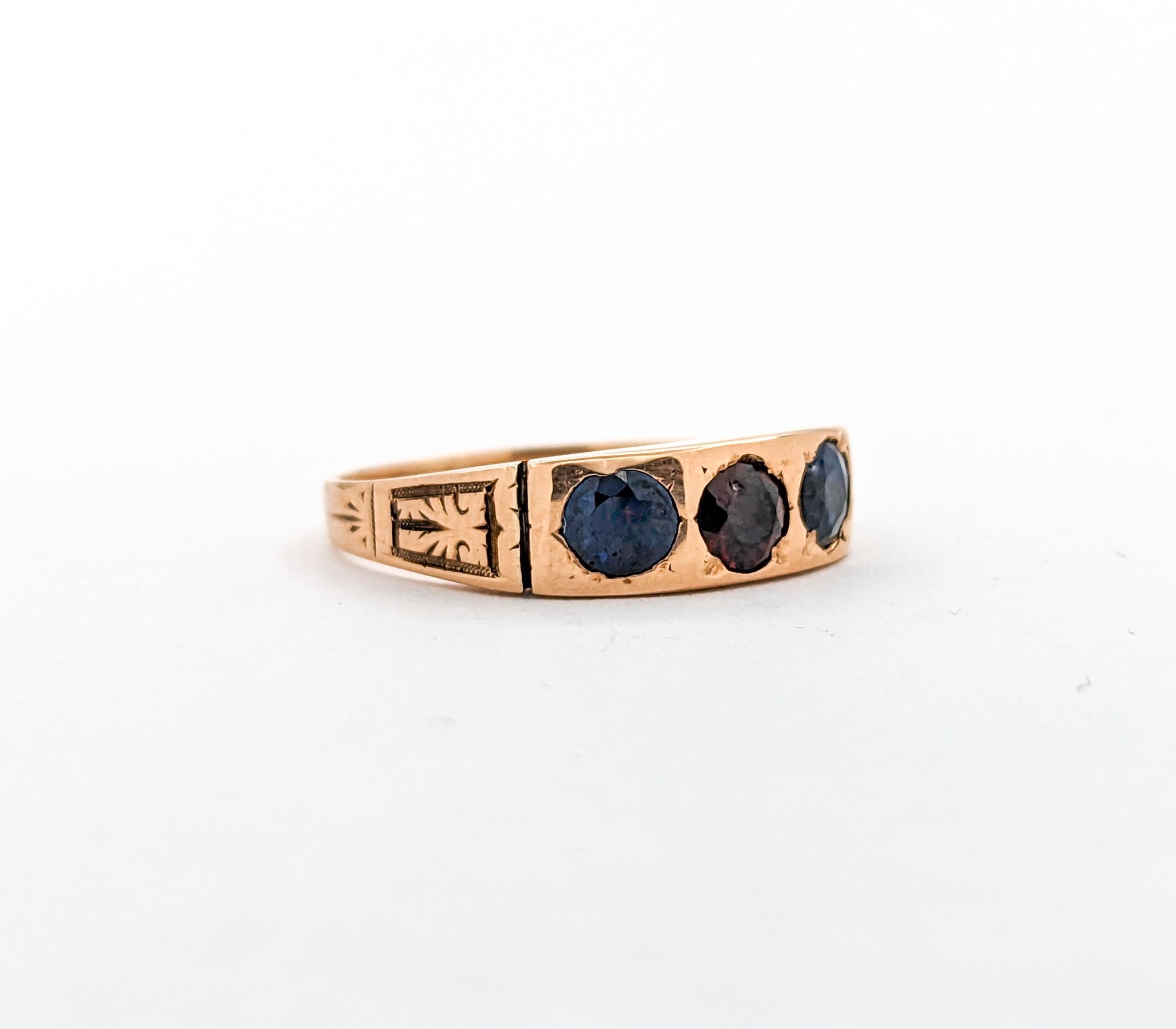 Antique Sapphire & Garnet Ring In Yellow Gold In Excellent Condition For Sale In Bloomington, MN