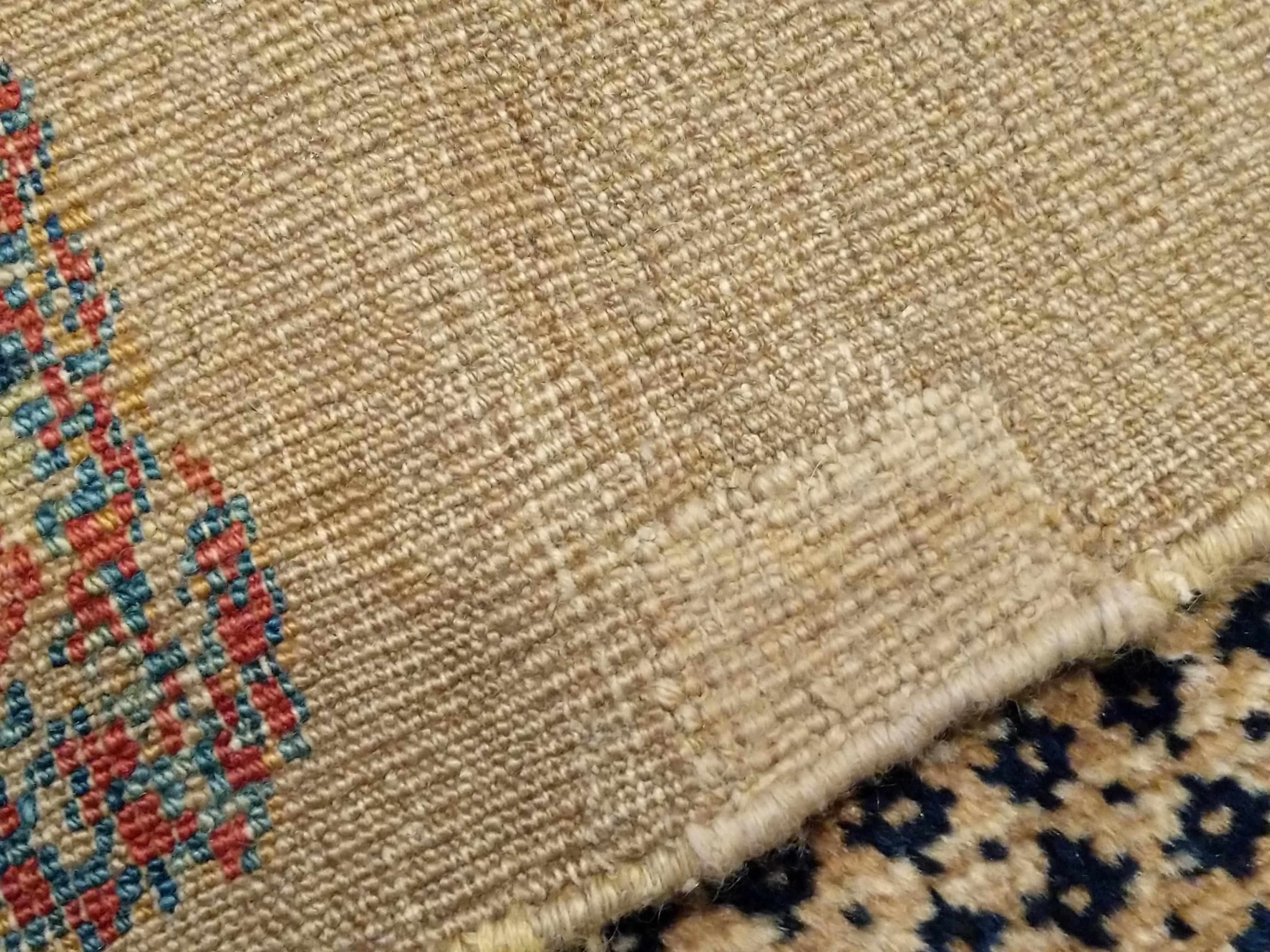 Antiker Sarab Kamelhaar-Teppich mit Paisleys und gepunkteten Motiven im Angebot 4
