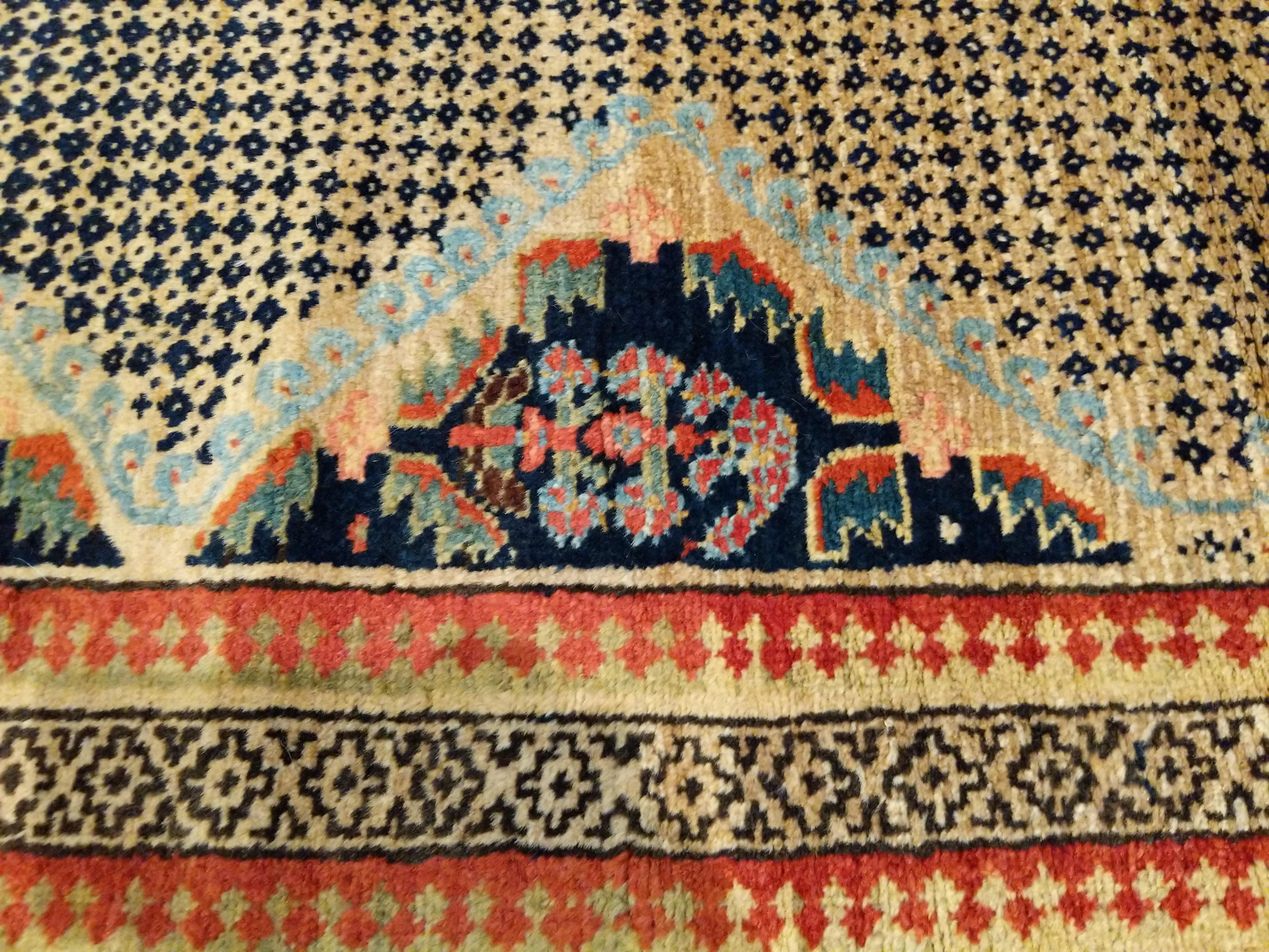 Antique Sarab Camel Hair Rug with Paisleys and Dotted Motifs In Good Condition For Sale In Milan, IT