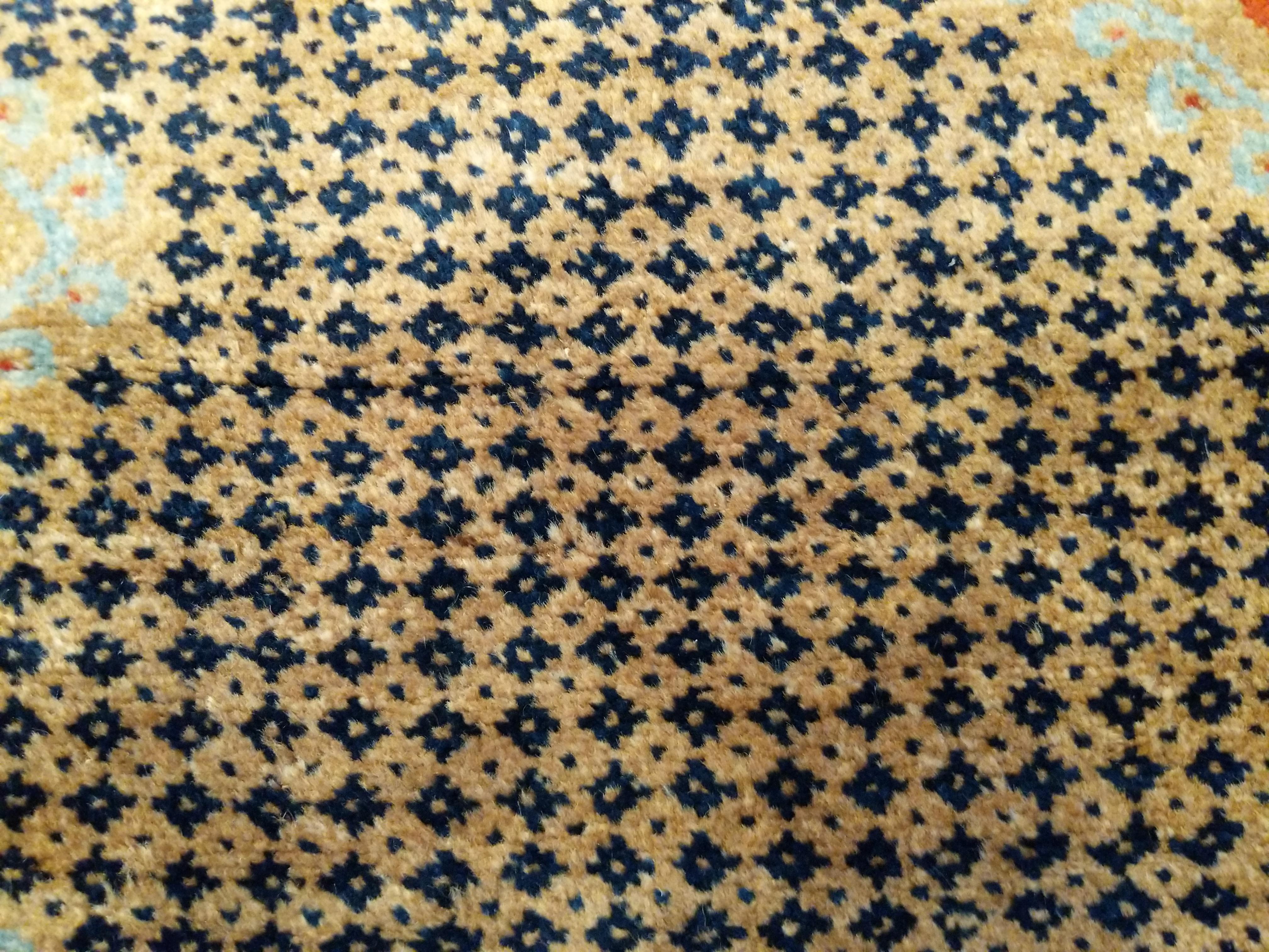 Antiker Sarab Kamelhaar-Teppich mit Paisleys und gepunkteten Motiven (Wolle) im Angebot