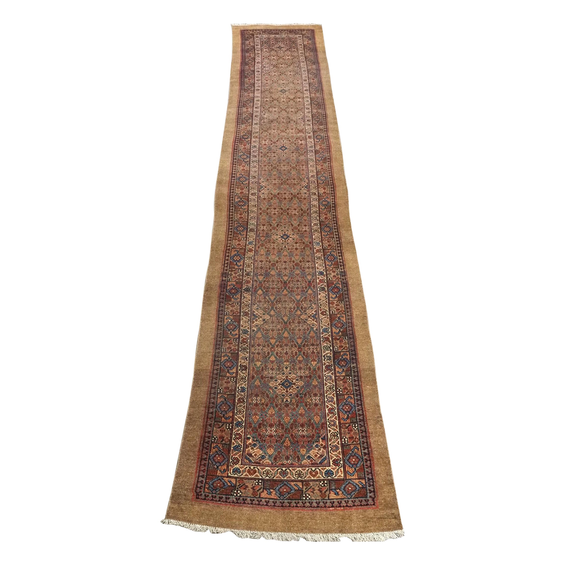Antico runner Sarab stretto con fondo in cammello, colori tenui, CIRCA 1880