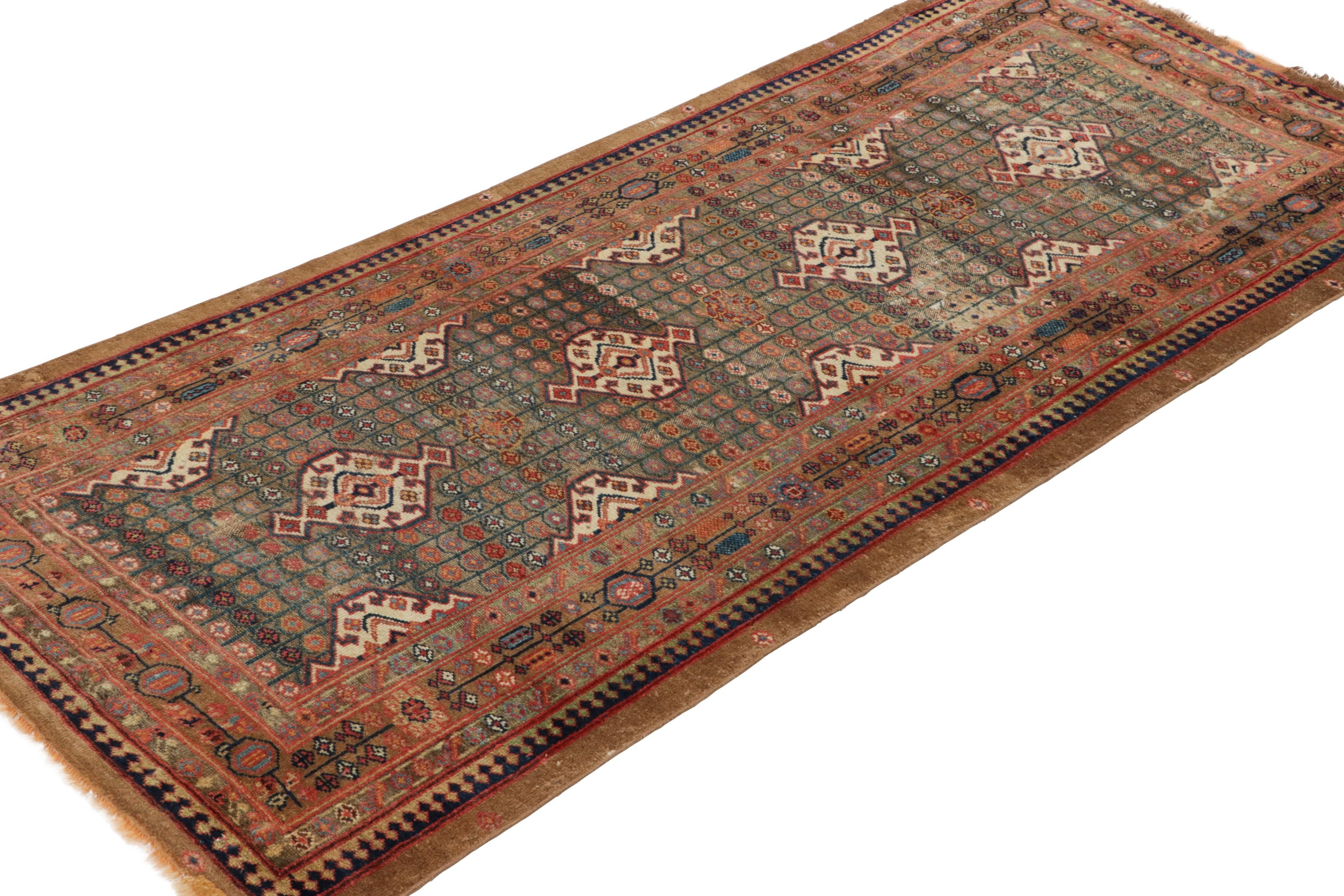 Antiker Sarab Persischer Läufer Teppich, Polychrome Geometrische Medaillons - Rug & Kilim im Zustand „Gut“ im Angebot in Long Island City, NY