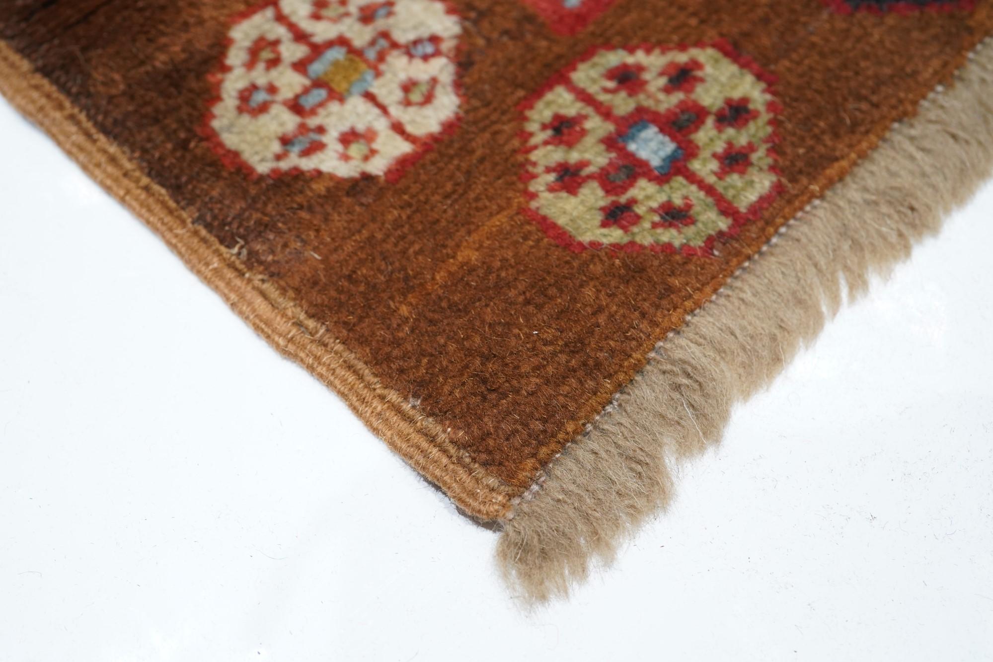 Antique Sarab Rug In Good Condition For Sale In New York, NY