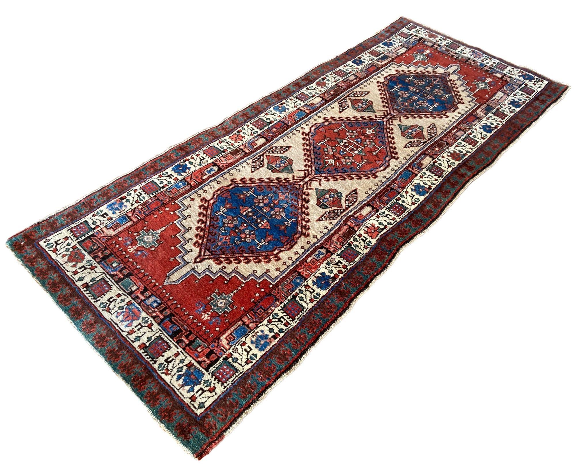 Antique Sarab Runner 2.22m x 0.89m In Good Condition For Sale In St. Albans, GB