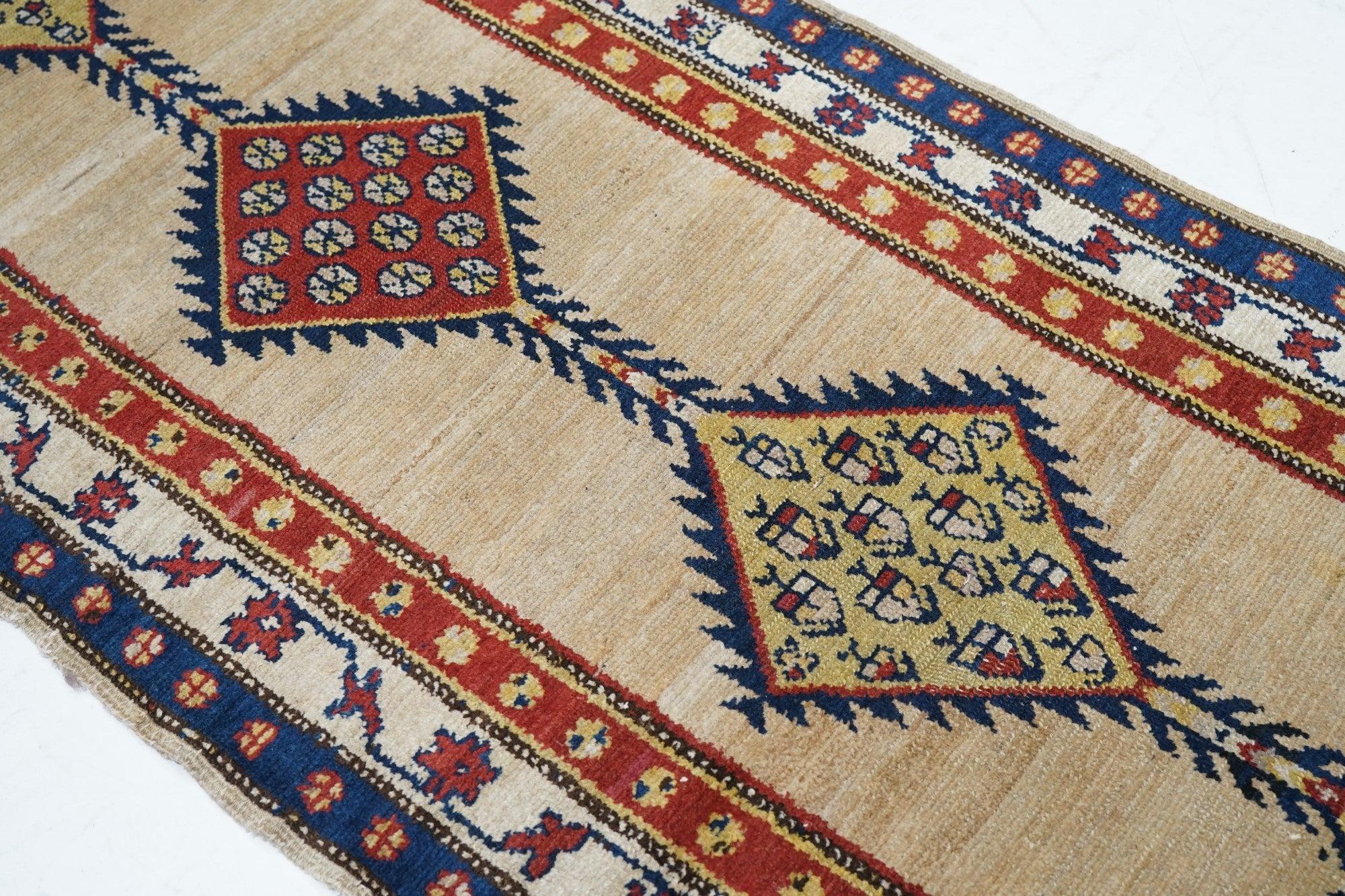Antique Sarab Runner 3'1'' x 11'9'' In Good Condition For Sale In New York, NY