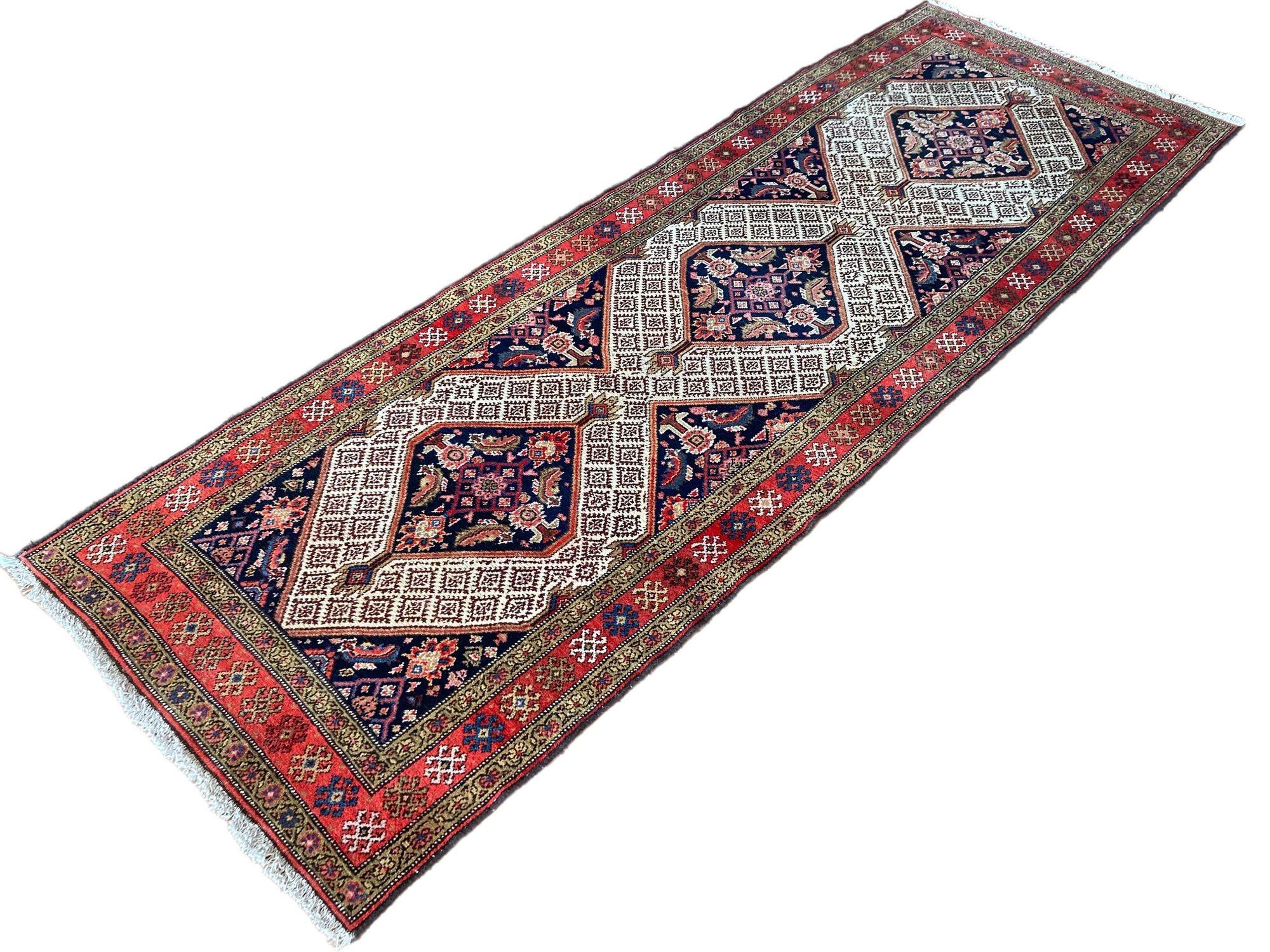 Antique Sarab Runner 3.18m X 1.10m In Good Condition For Sale In St. Albans, GB