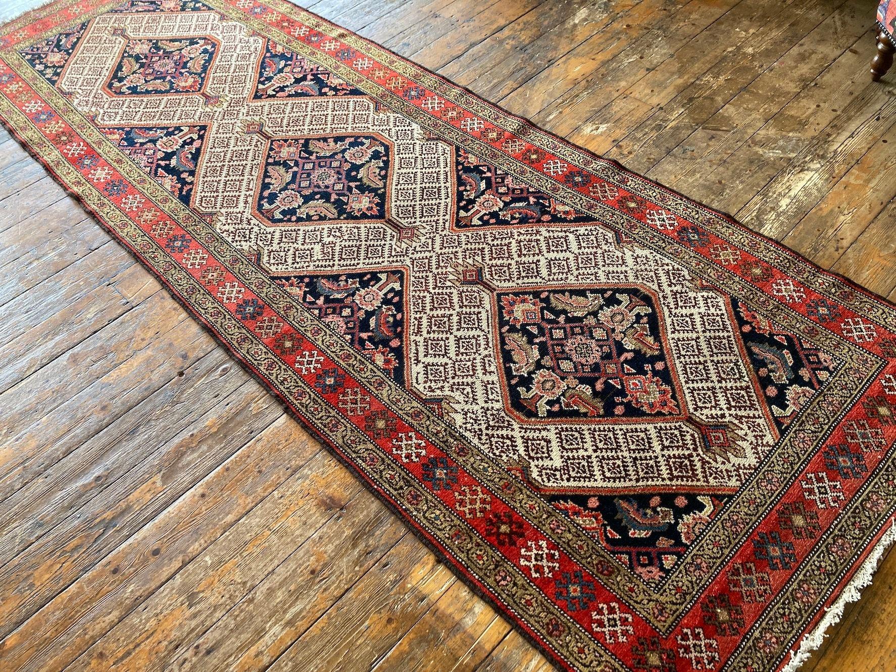 Early 20th Century Antique Sarab Runner 3.18m X 1.10m For Sale