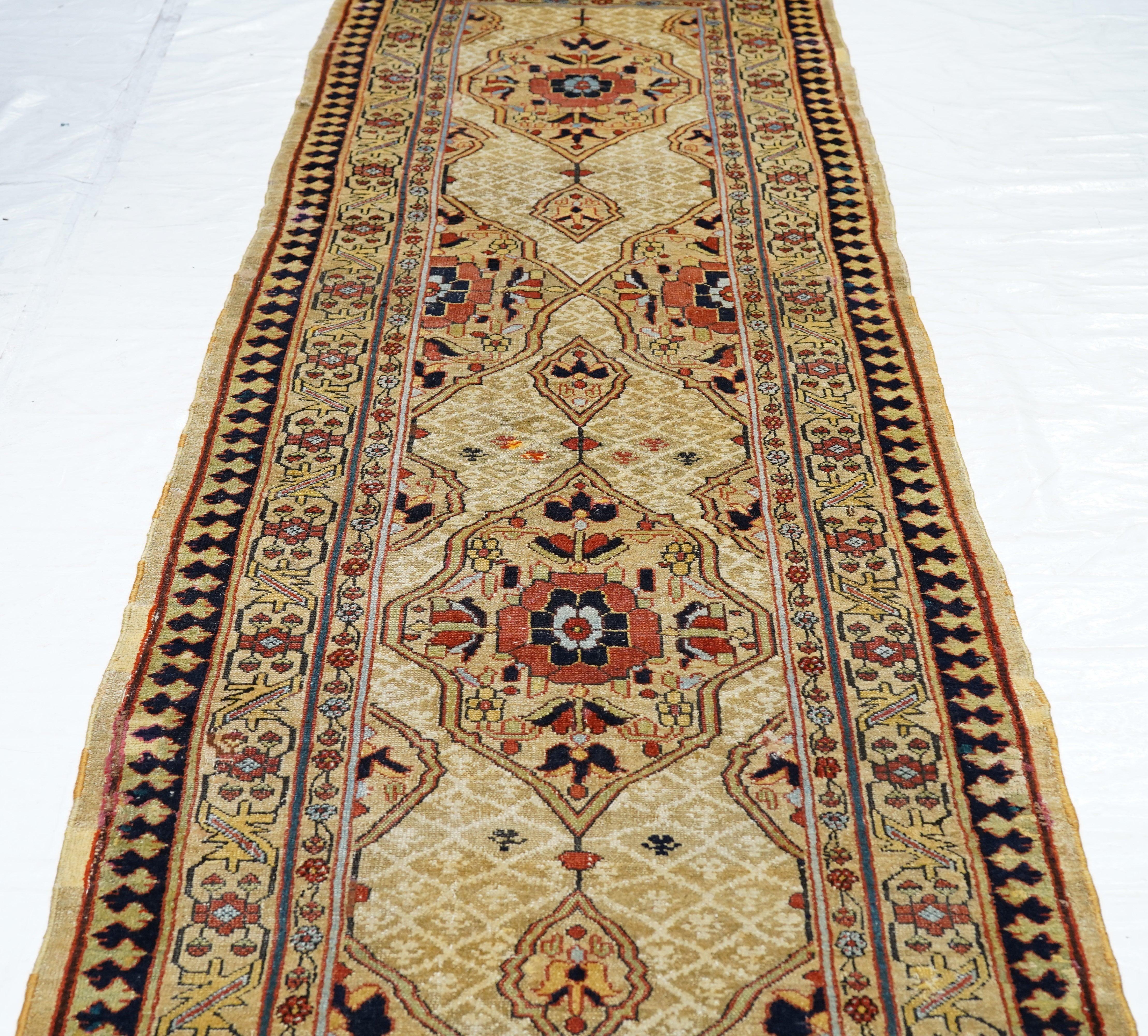 Antiker Sarab-Läufer 3'5'' x 17'10'' im Angebot 4