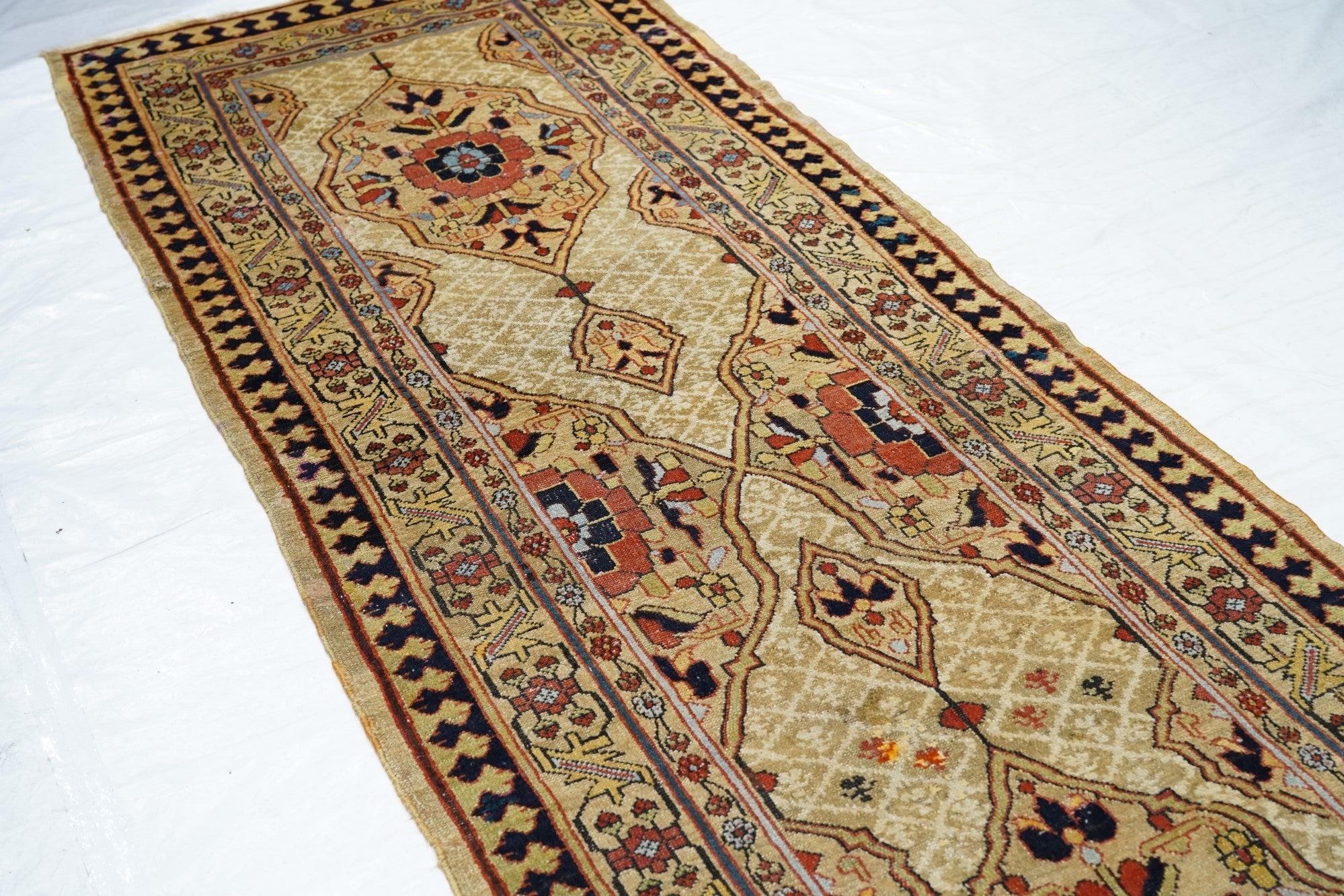 Antiker Sarab-Läufer 3'5'' x 17'10'' im Angebot 1