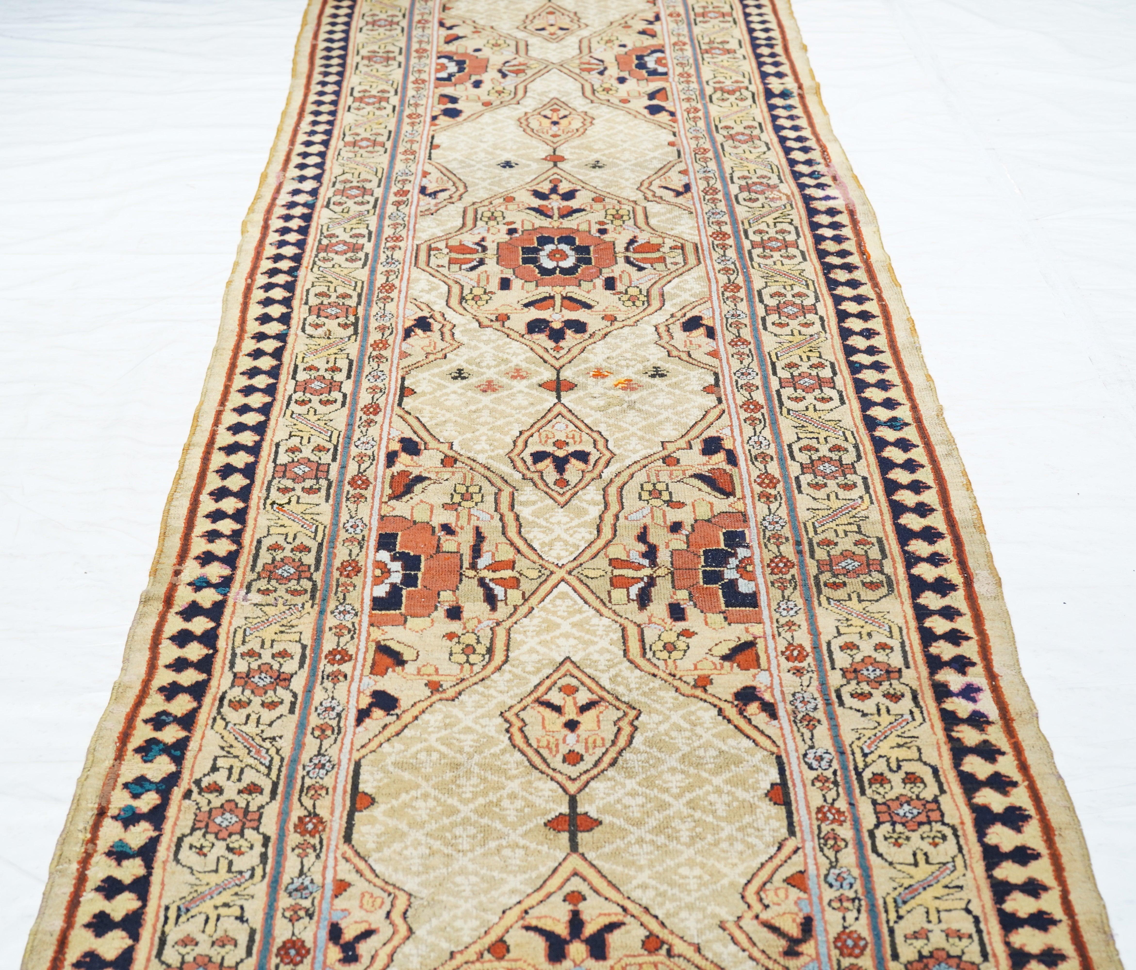 Antiker Sarab-Läufer 3'5'' x 17'10'' im Angebot 2