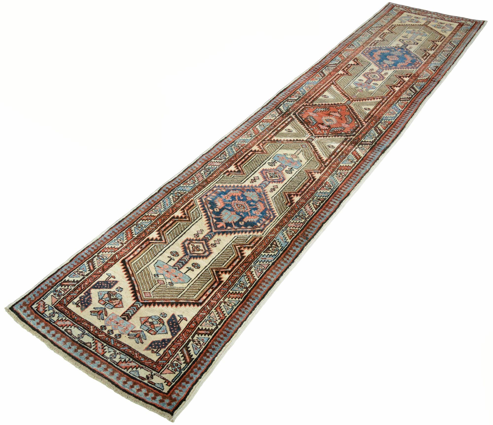 Antiker Sarab-Läufer, 4,29 m x 0,90 m, antik im Zustand „Gut“ im Angebot in St. Albans, GB
