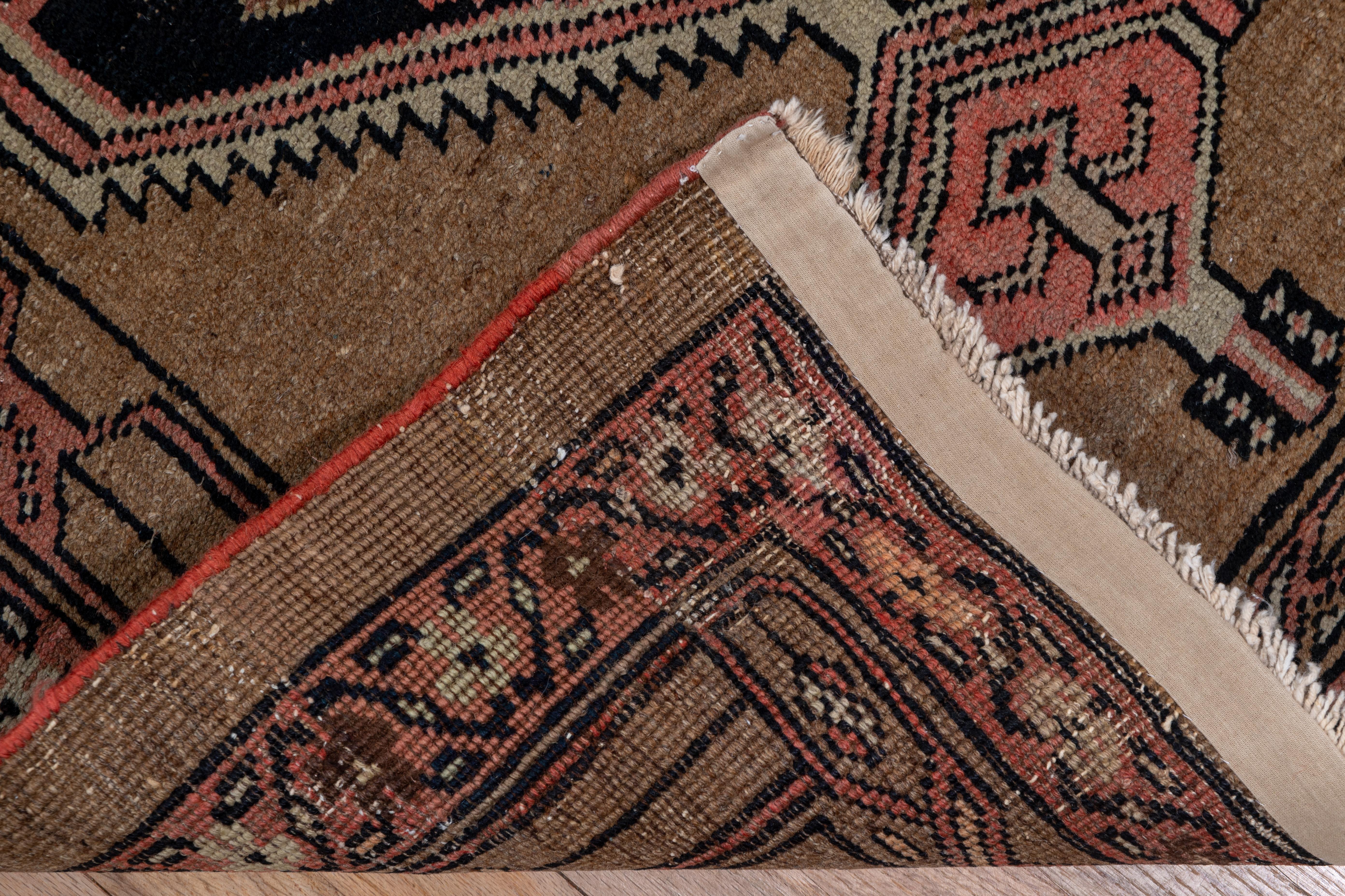 Antique Sarab Runner, circa 1900s In Excellent Condition For Sale In New York, NY