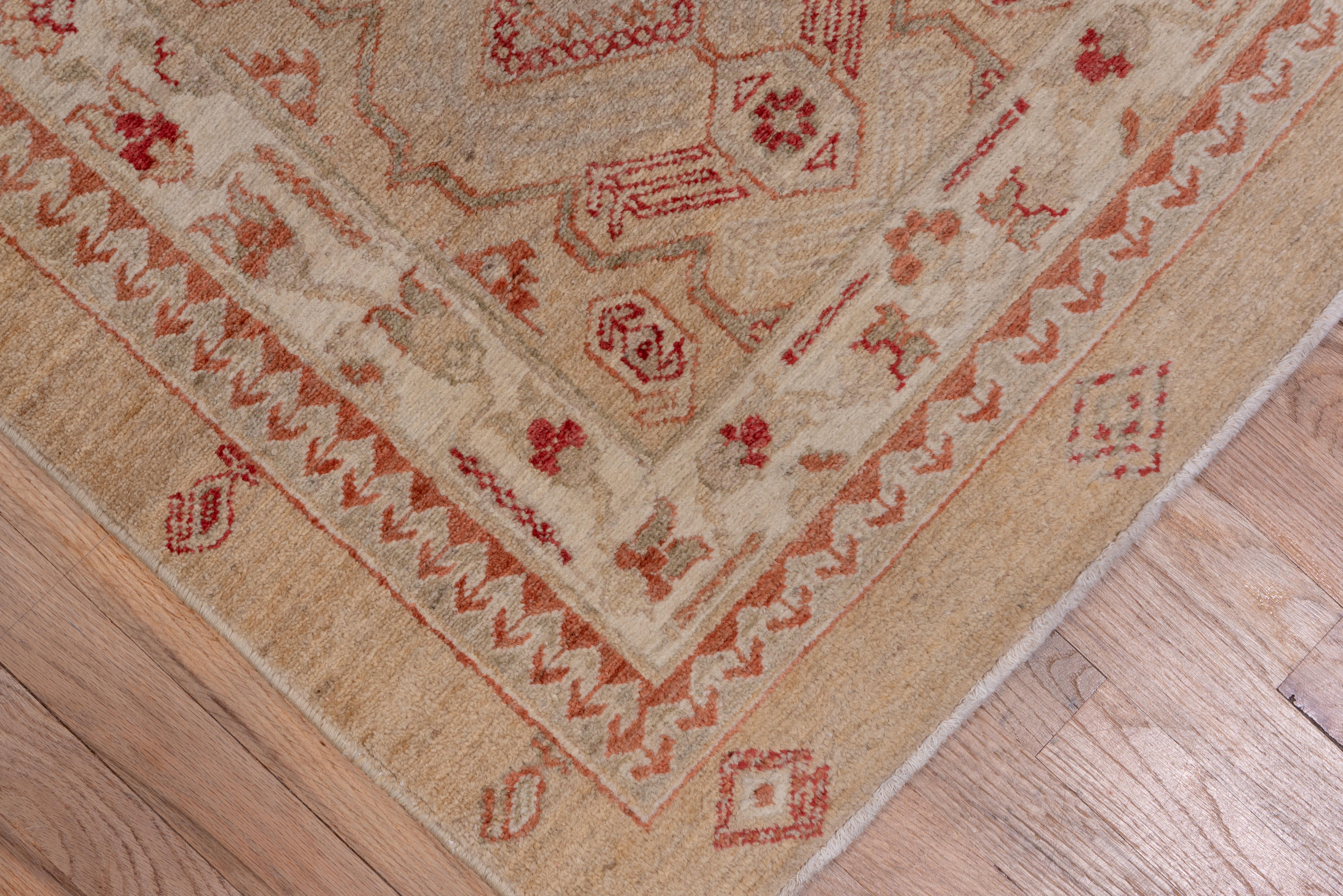 Antique Sarab Runner, Light Tones, circa 1930s In Good Condition In New York, NY