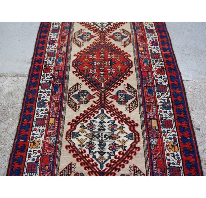 Antique Sarab Village Runner, Traditional Design, Circa 1920 In Excellent Condition For Sale In Moreton-In-Marsh, GB