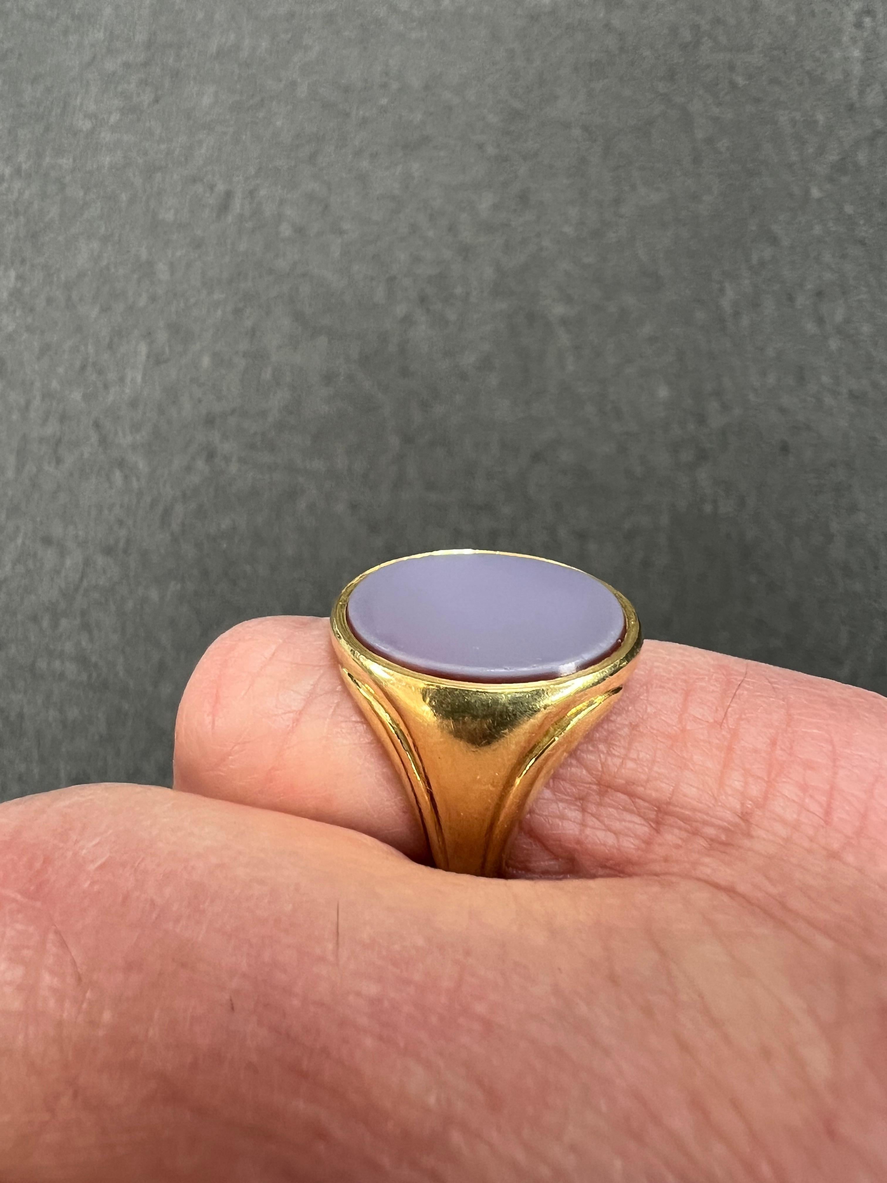 Oval Cut Antique Sardonyx Signet 18k Yellow Gold Ring Circa 1910 For Sale