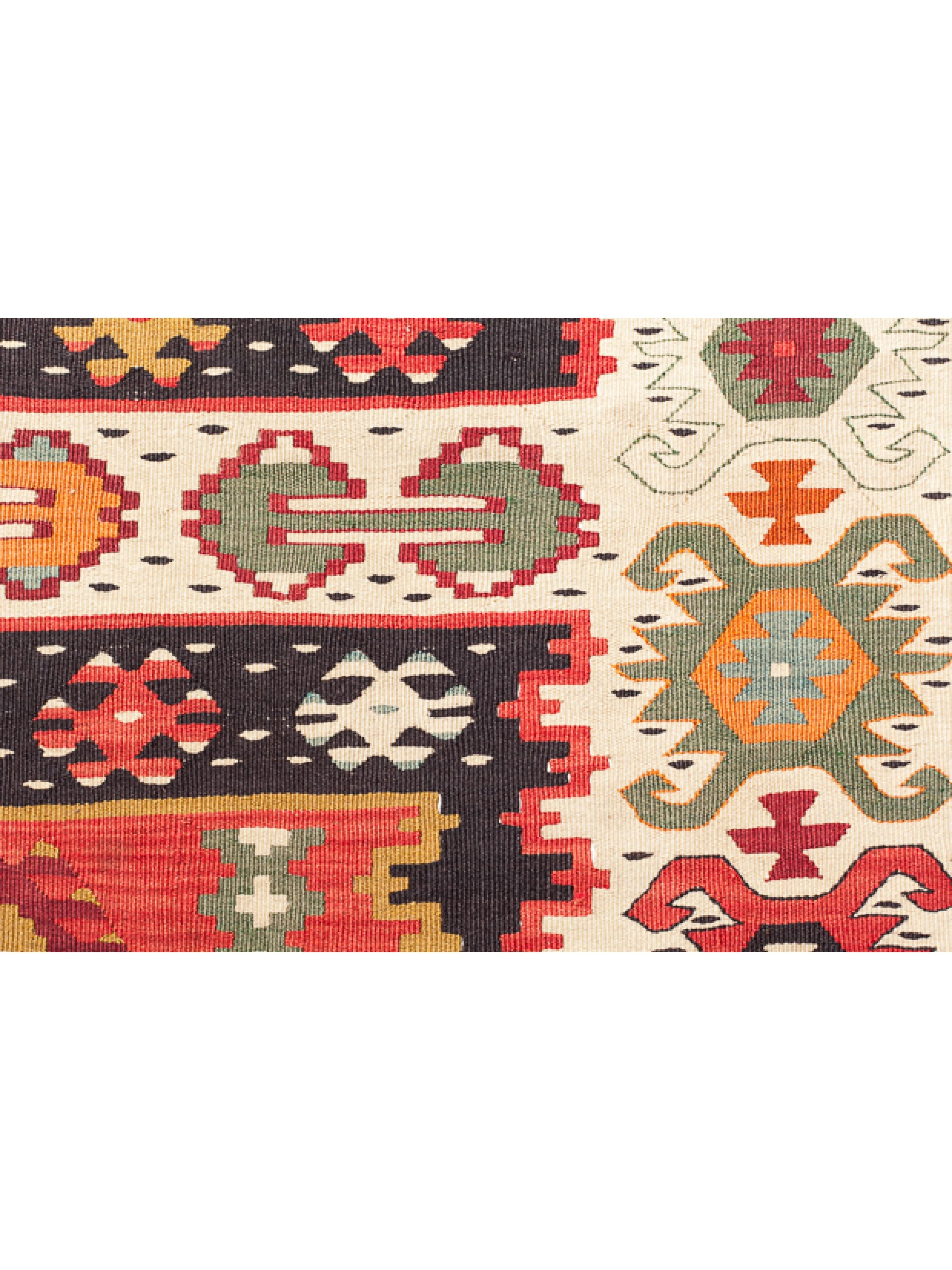 Dies ist ein antiker & einzigartiger Sarkoy ( Sharkoy oder Şarköy ) Kilim Teppich aus der Westtürkei mit einer seltenen und schönen Farbkomposition.

Sarkoy-Kelims sind sehr fein in Schlitzwebart in verschiedenen Größen gewebt und werden in einem
