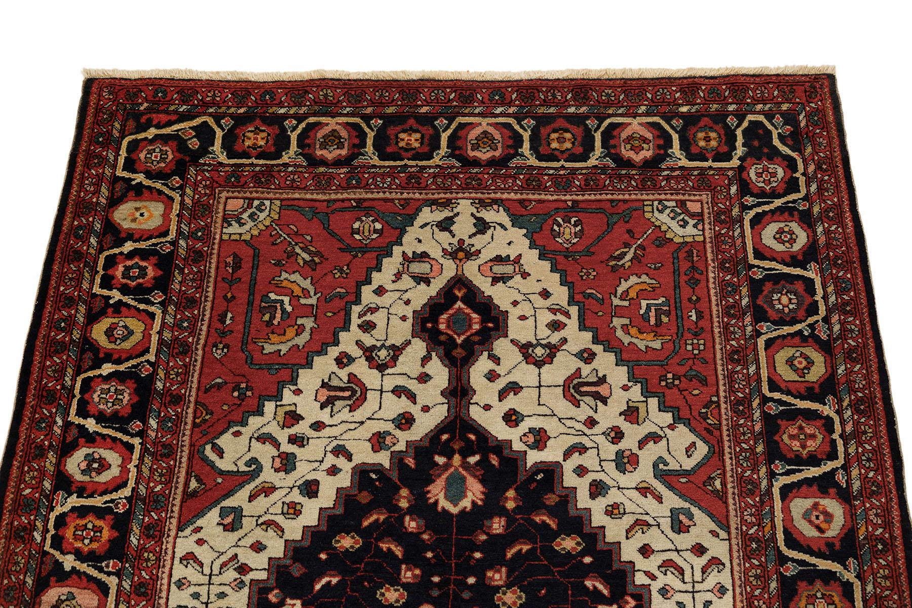Antiker Sarough Farahan Teppich, handgeknüpft, 6.6x4.2 ft - Rot, Elfenbein & Marine (Handgeknüpft) im Angebot