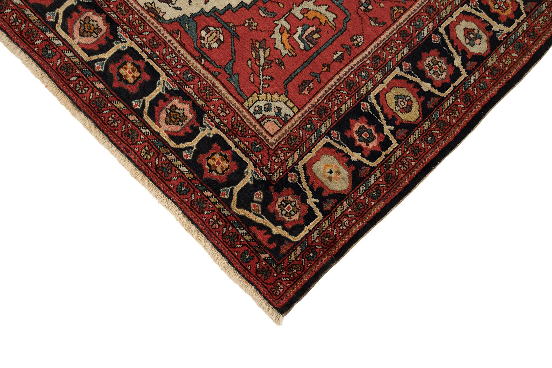 Antiker Sarough Farahan Teppich, handgeknüpft, 6.6x4.2 ft - Rot, Elfenbein & Marine (Wolle) im Angebot