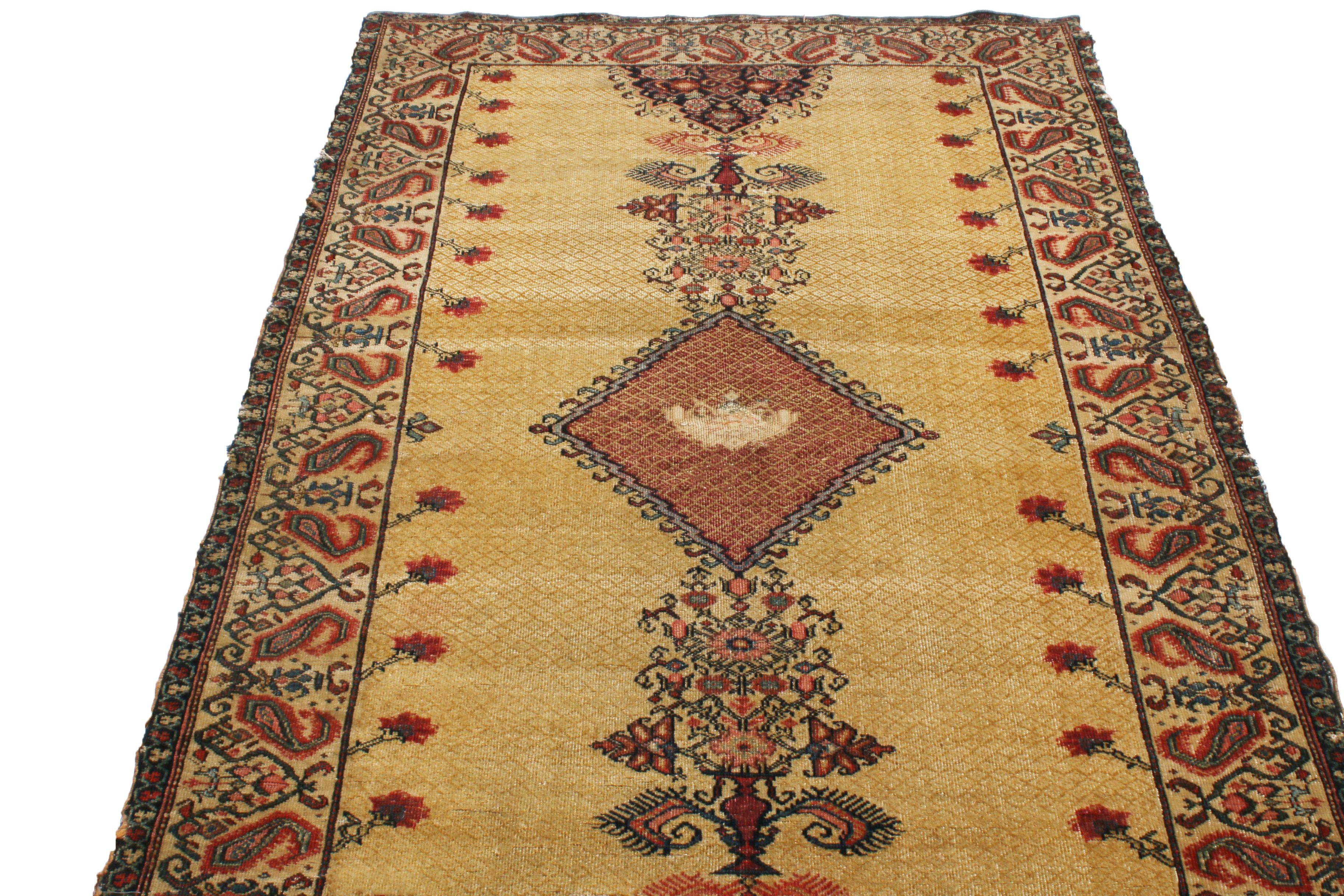 Originating from Persia between 1880-1900, this antique Sarouk Farahan Persian rug boasts hand knotted, high-quality wool and a distinguished field and border. Featuring a luminous golden-beige background shared by both the field and border