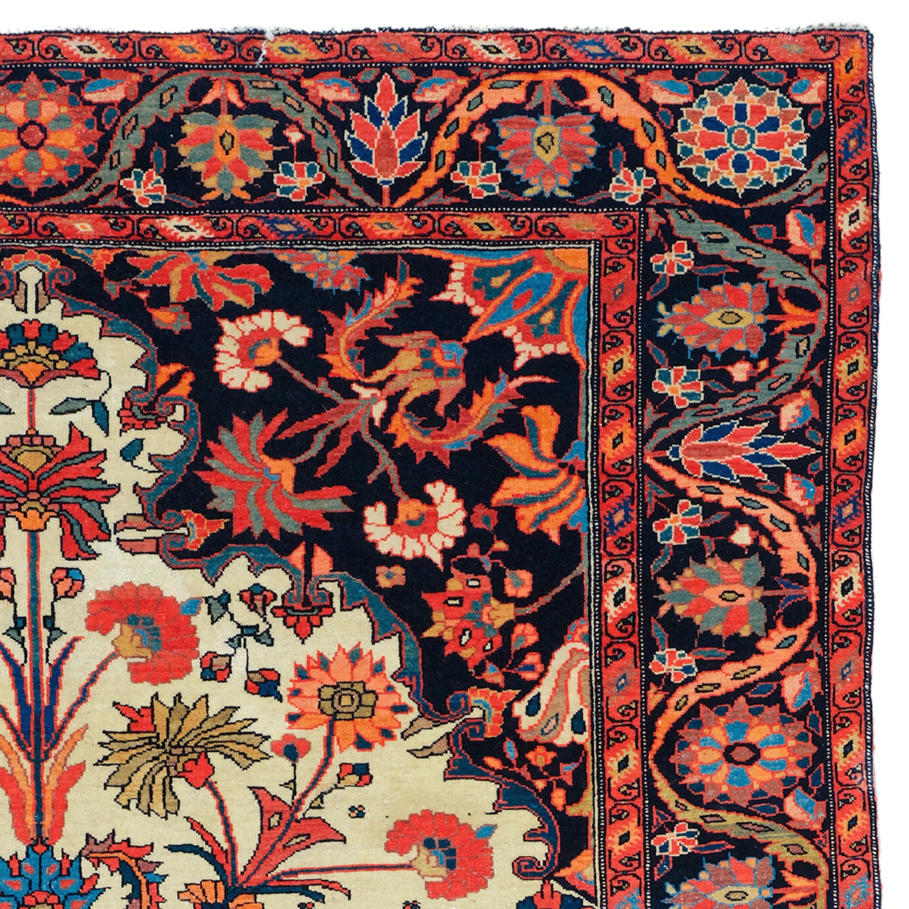 Antique Sarouk Farahan Prayer Rug - Late 19th Century Farahan Rug, Handwoven Rug In Good Condition For Sale In Sultanahmet, 34