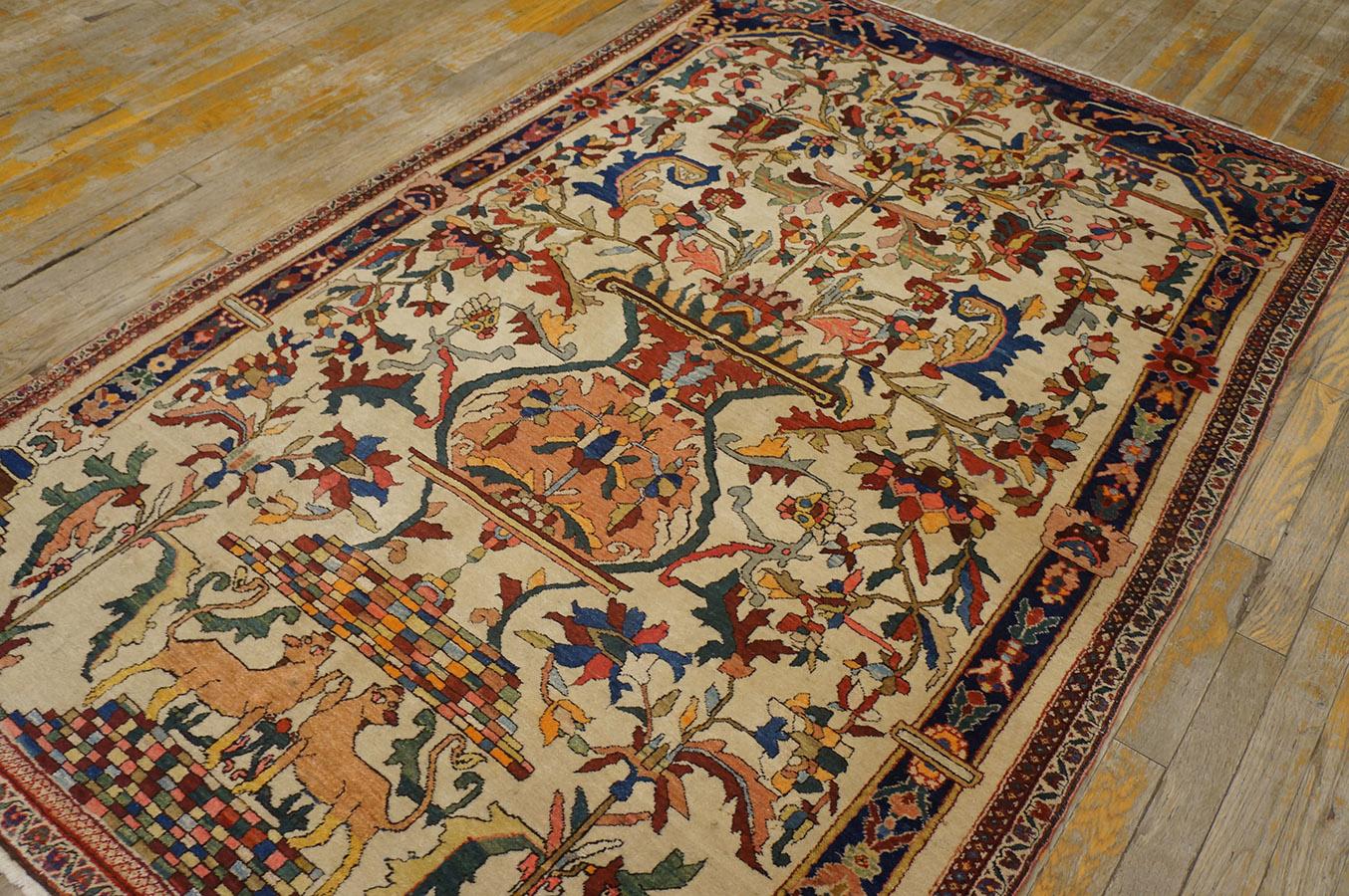 Late 19th Century Persian Sarouk Farahan Meditation Carpet 
( 4'4'' x 6'9''- 132 x 205 ) 