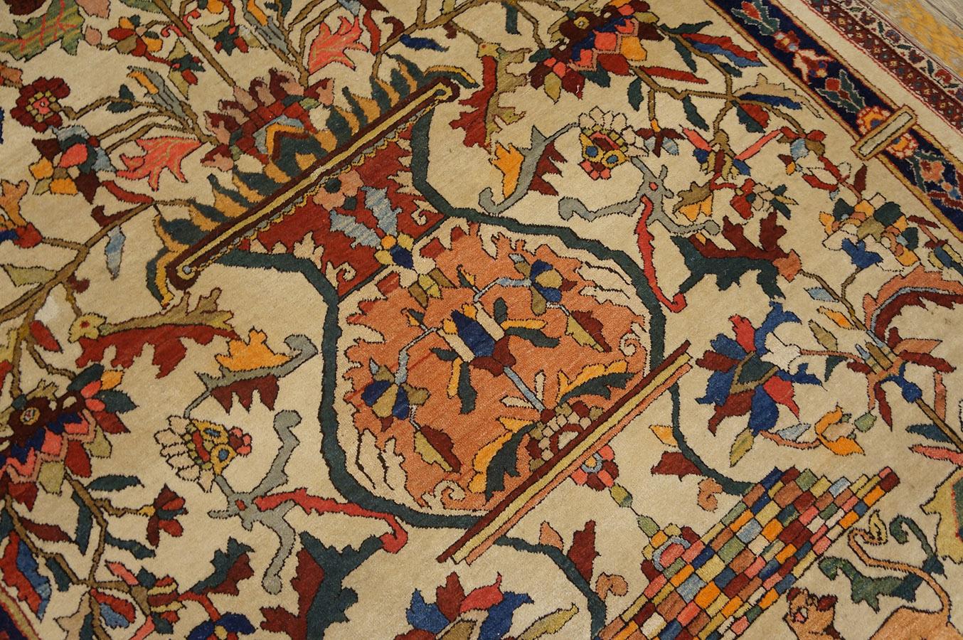 Late 19th Century Persian Sarouk Farahan Carpet ( 4'4'' x 6'9''- 132 x 205 )  For Sale 4
