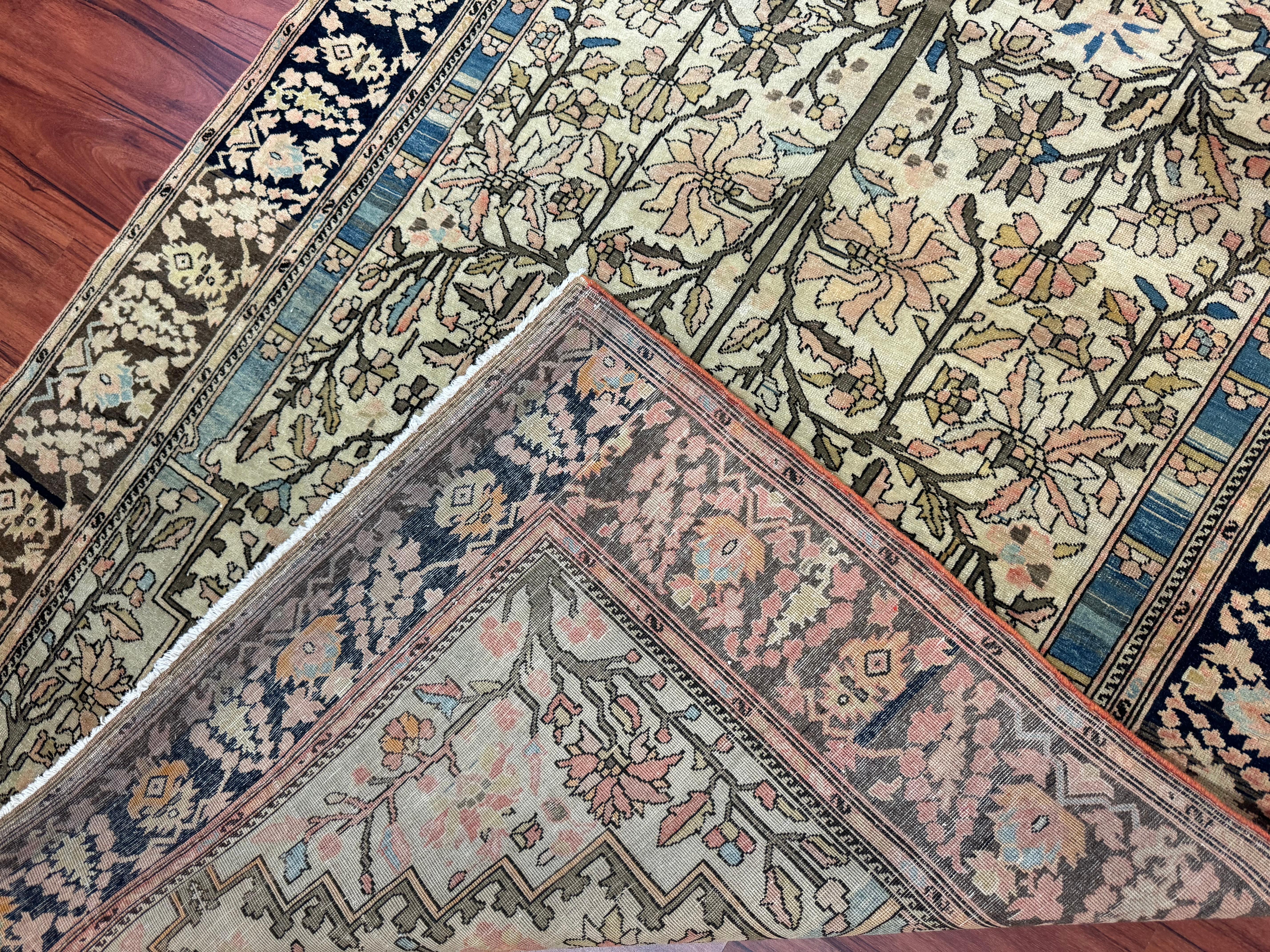 Alfombra antigua Sarouk Farahan en venta 8
