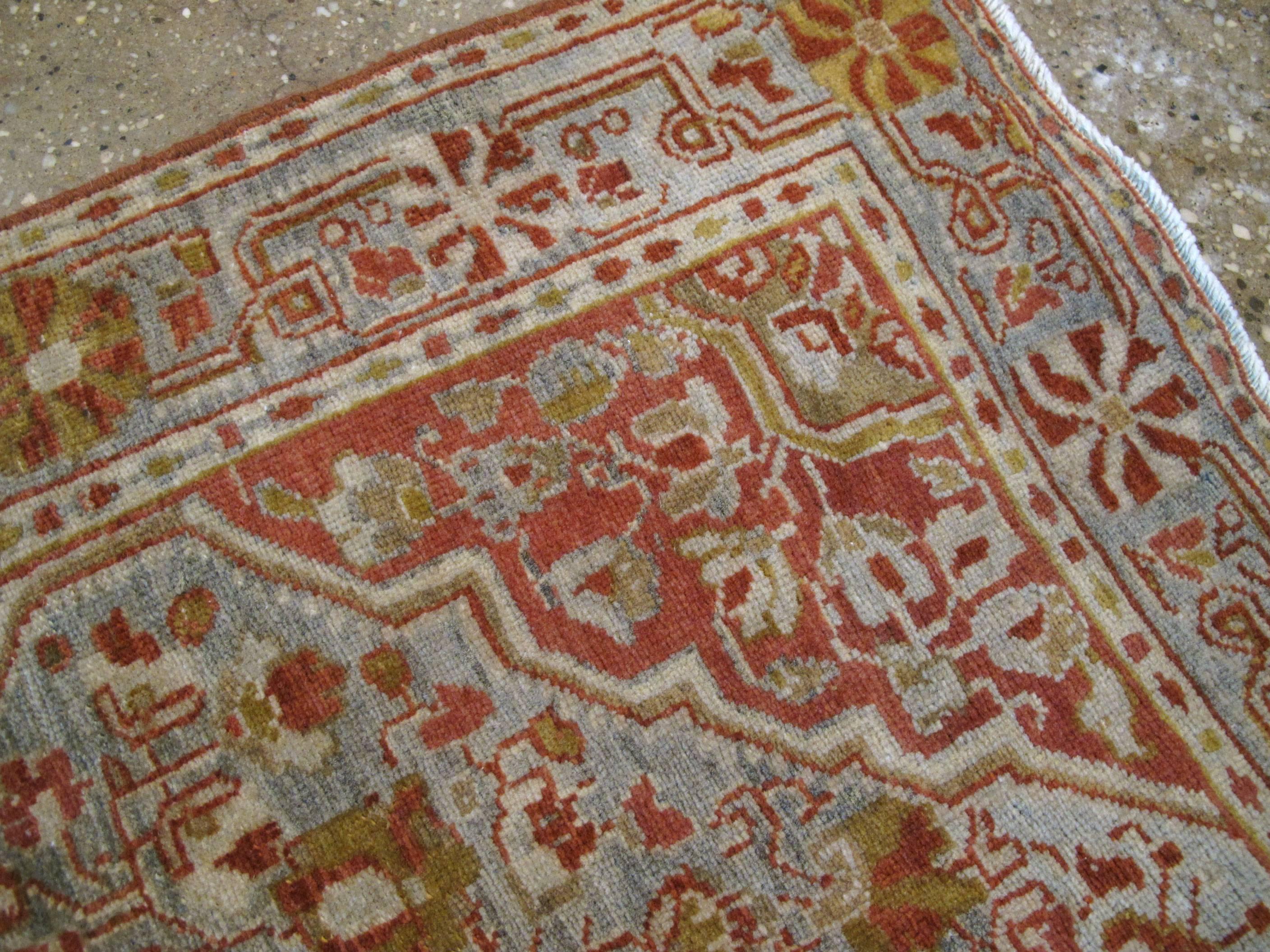 Antiker Sarouk Farahan-Teppich (20. Jahrhundert) im Angebot