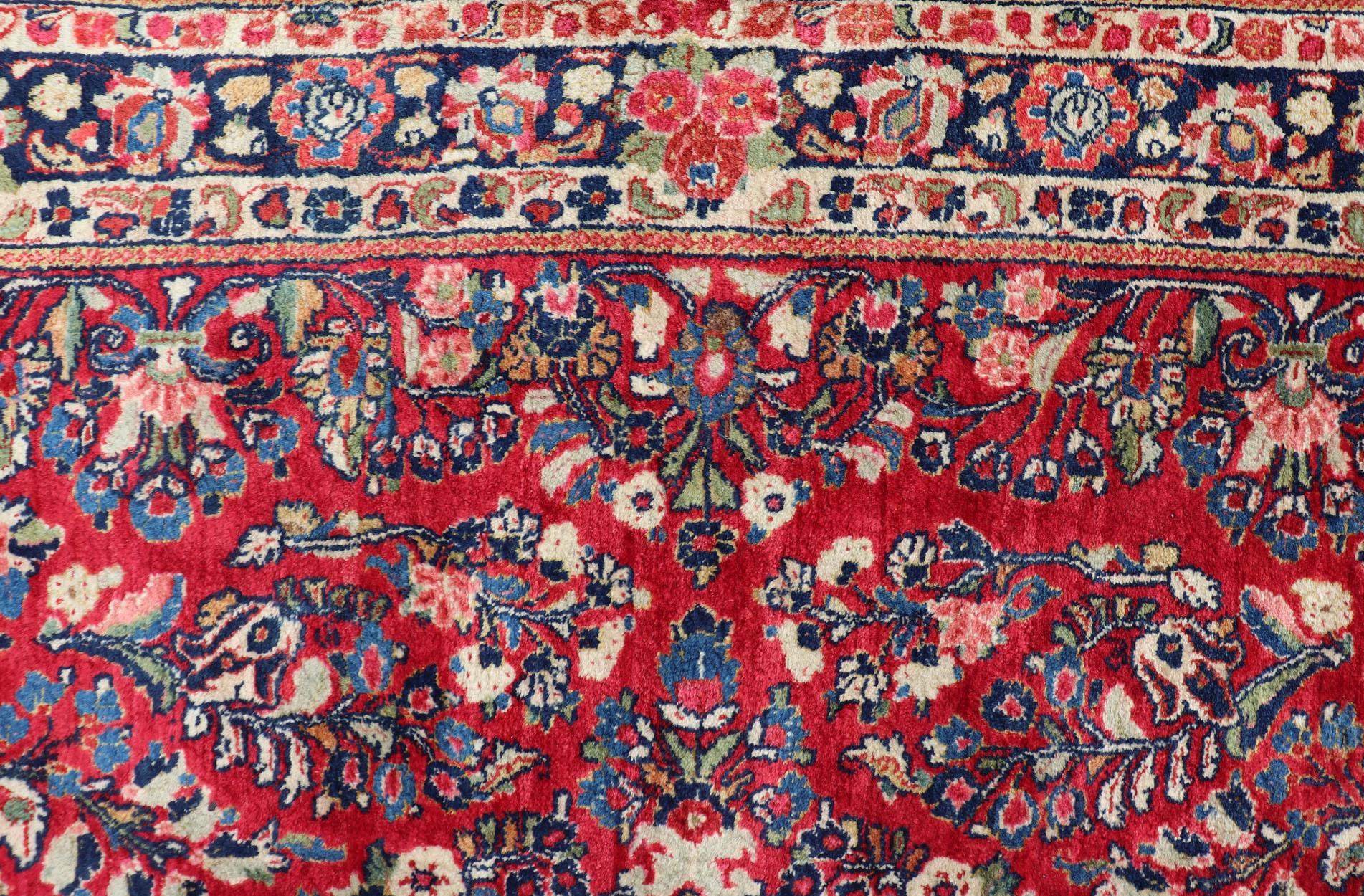 Antiker langer Sarouk-Galerie-Läufer mit All-Over-Blumenmuster auf rotem Hintergrund im Angebot 6