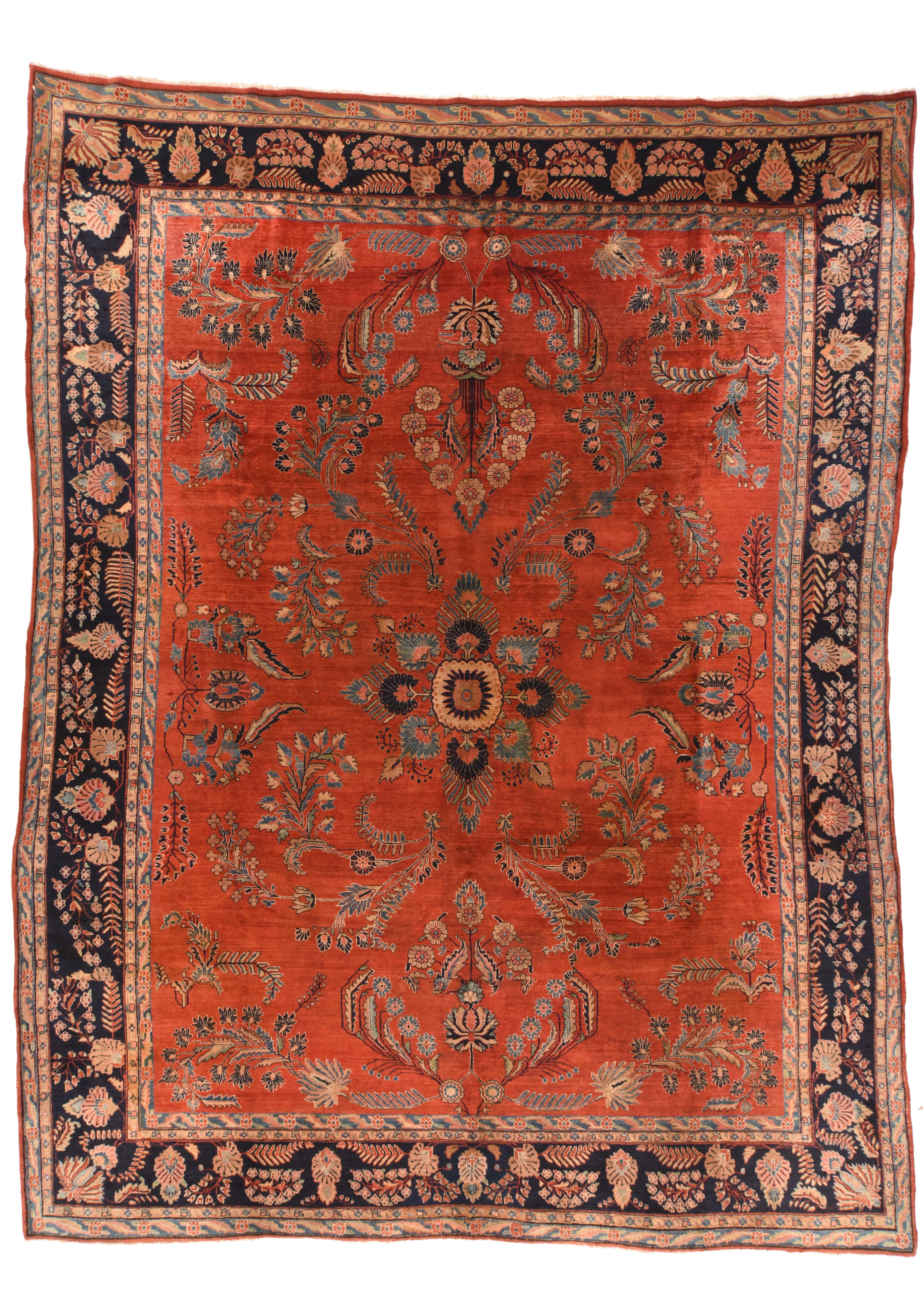 Tapis ancien Sarouk Mohajeran 10'8'' x 12'10''. Ce tapis de village de la province d'Arak, datant des années 1920, présente un champ rouge chaud avec un motif floral détaché caractéristique de l'époque, qui s'enroule autour du petit motif central