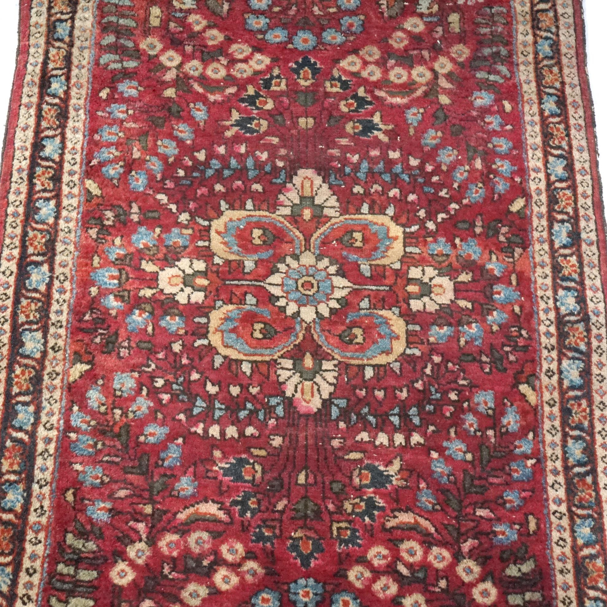 Antique Sarouk Oriental Wool Rug, circa 1930 For Sale 4
