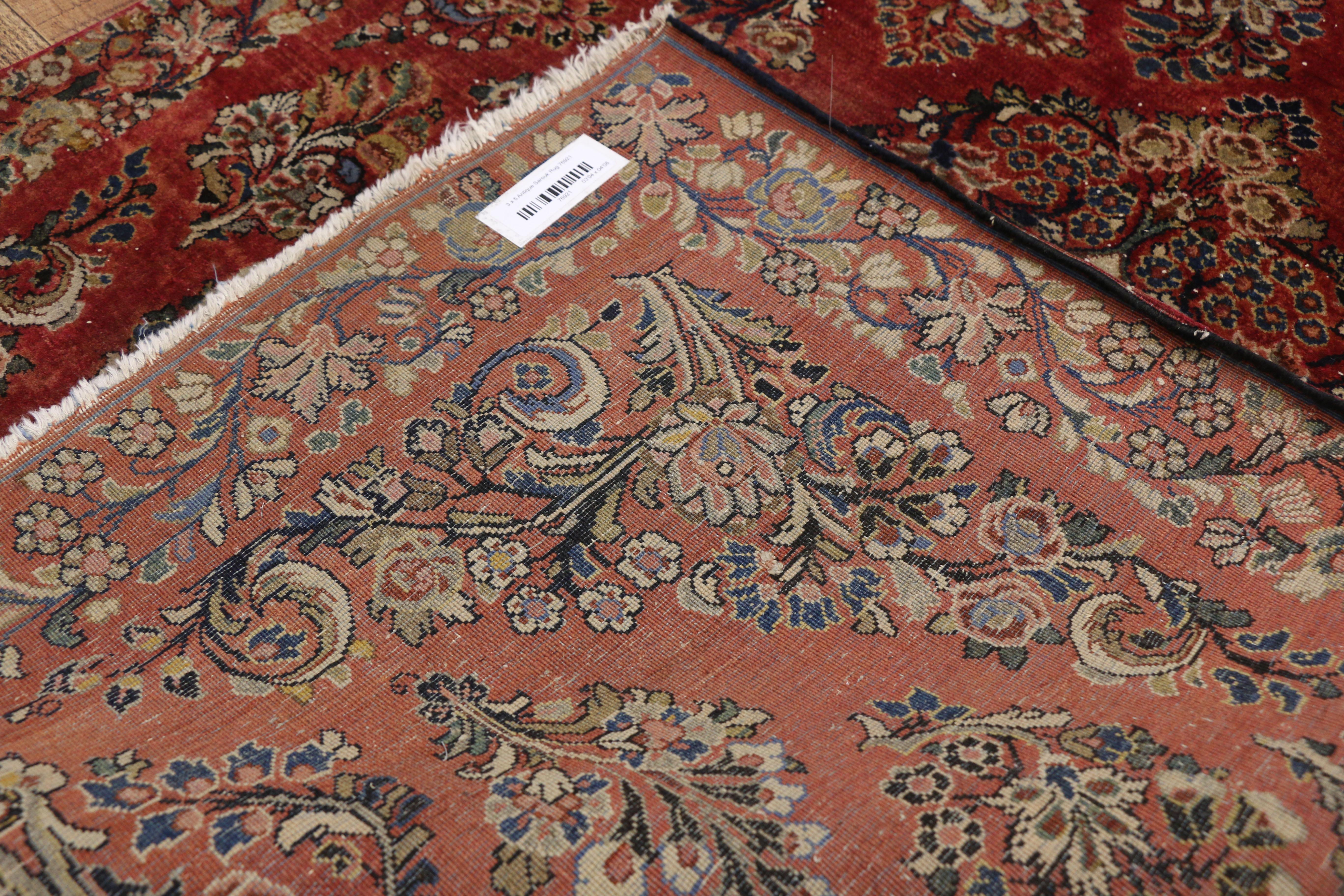 Antique Sarouk Persian Rug with Old World Victorian Style In Good Condition In Dallas, TX
