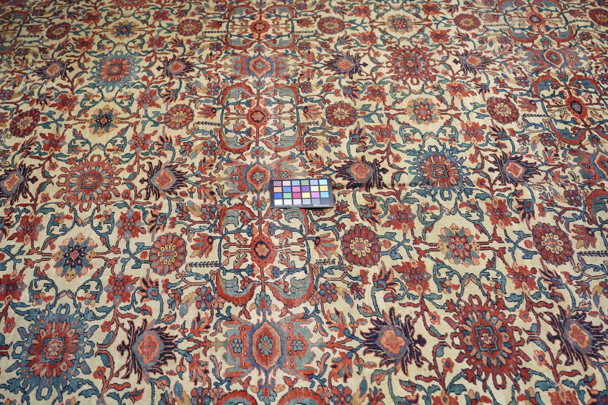 Antique Sarouk Rug For Sale 3