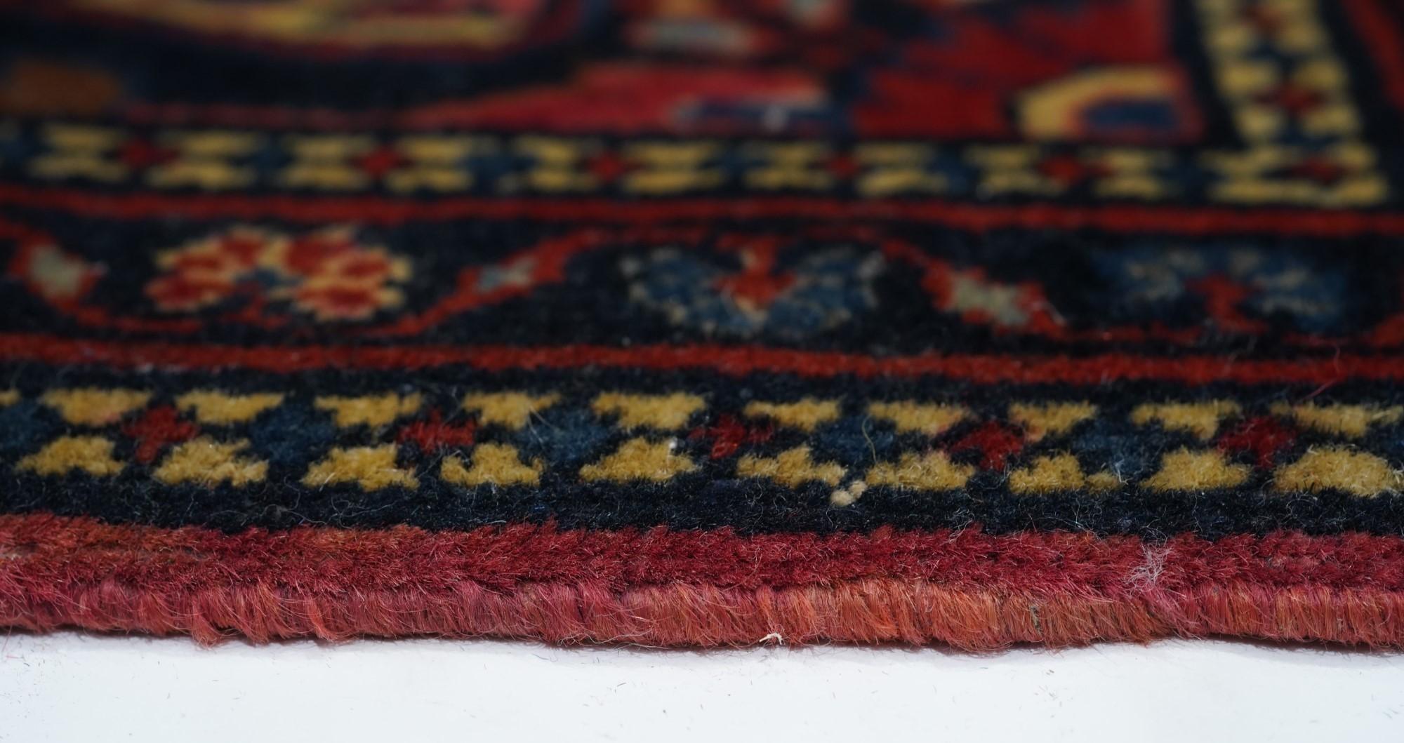 Early 20th Century Antique Sarouk Rug  For Sale