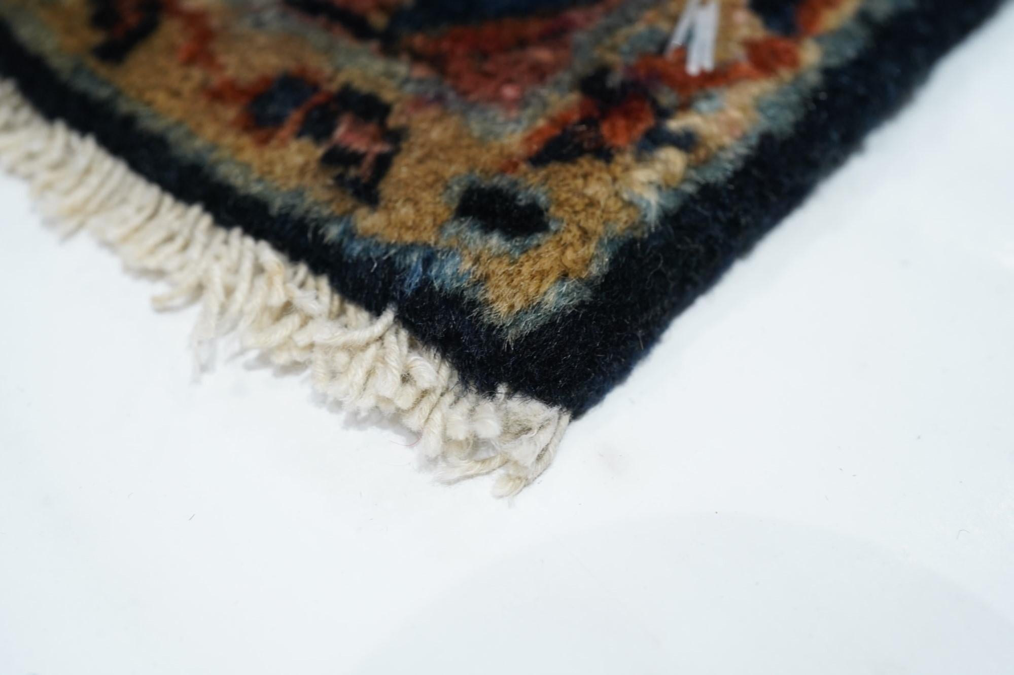 Antiker Sarouk-Teppich 1'11'' x 2'6'' (Persisch) im Angebot