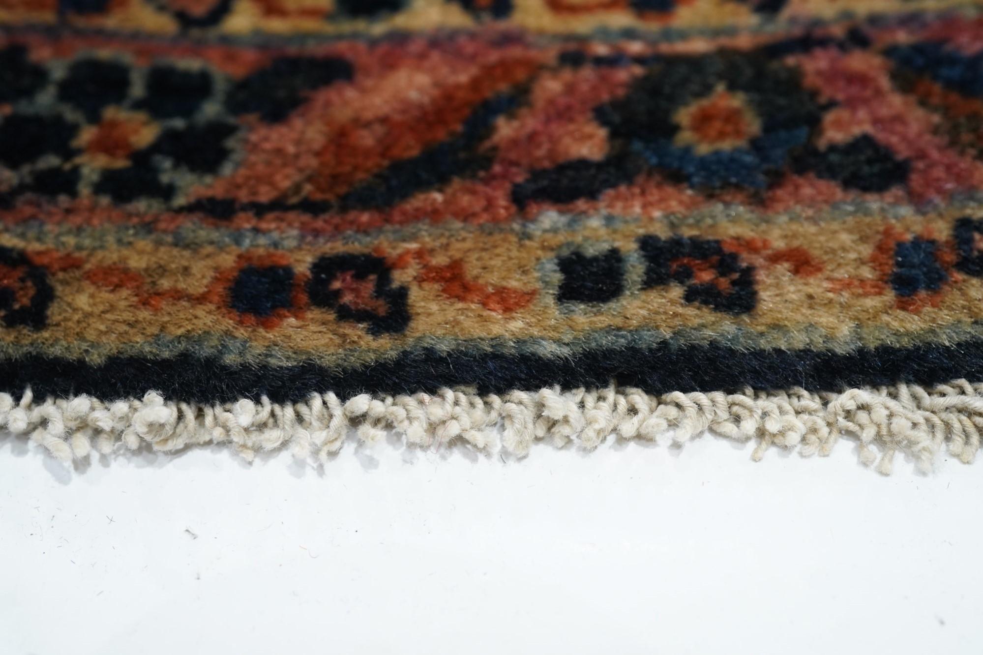 Antiker Sarouk-Teppich 1'11'' x 2'6'' im Zustand „Gut“ im Angebot in New York, NY