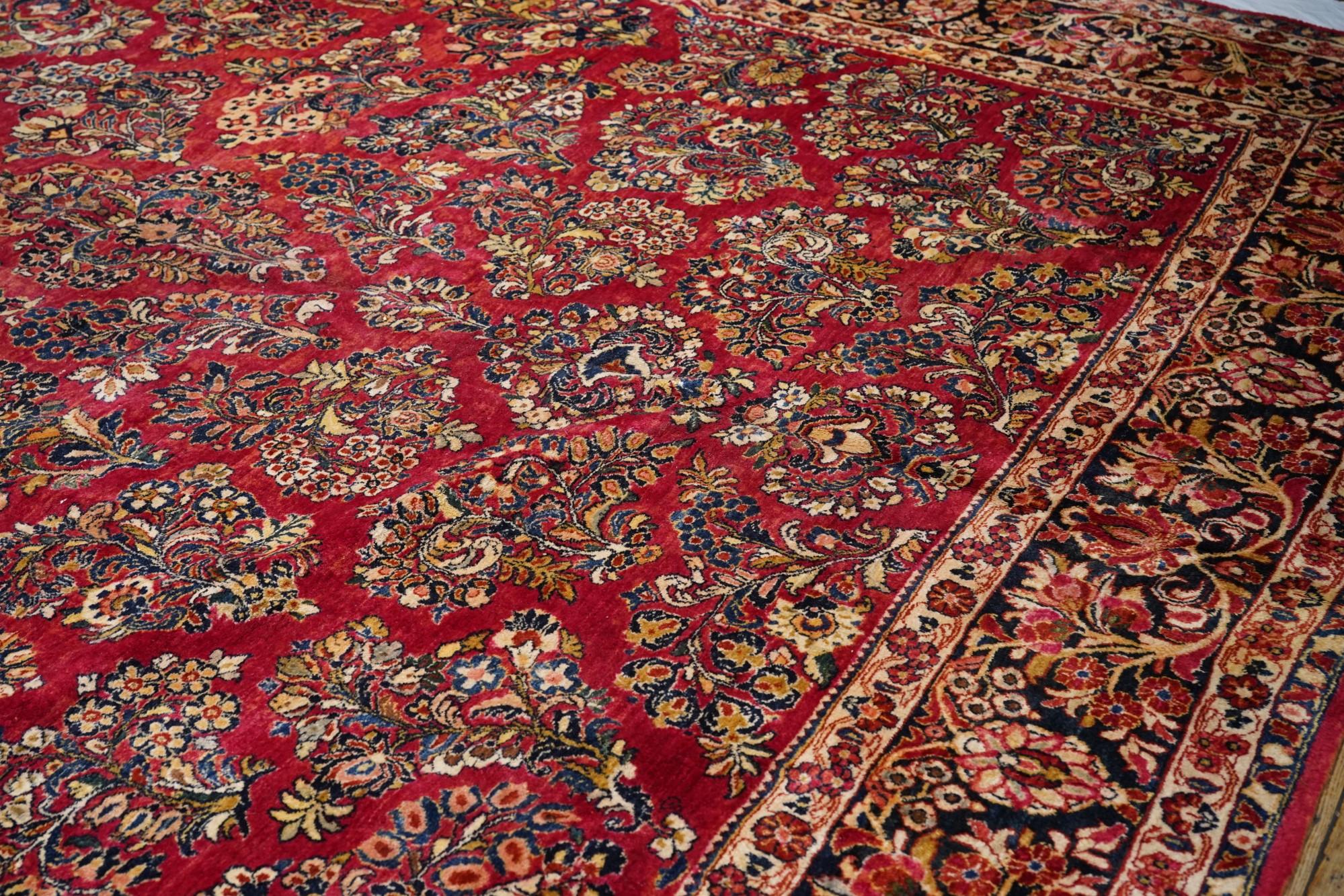 Early 20th Century Antique Sarouk Rug 11'3'' x 18'1'' For Sale