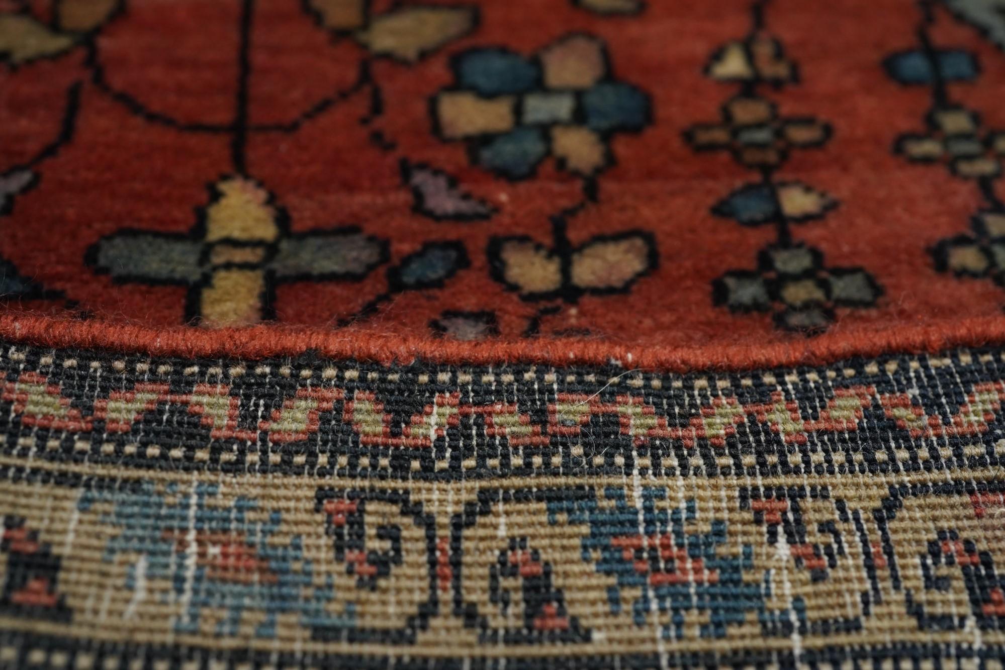 Antique Sarouk Rug For Sale 6