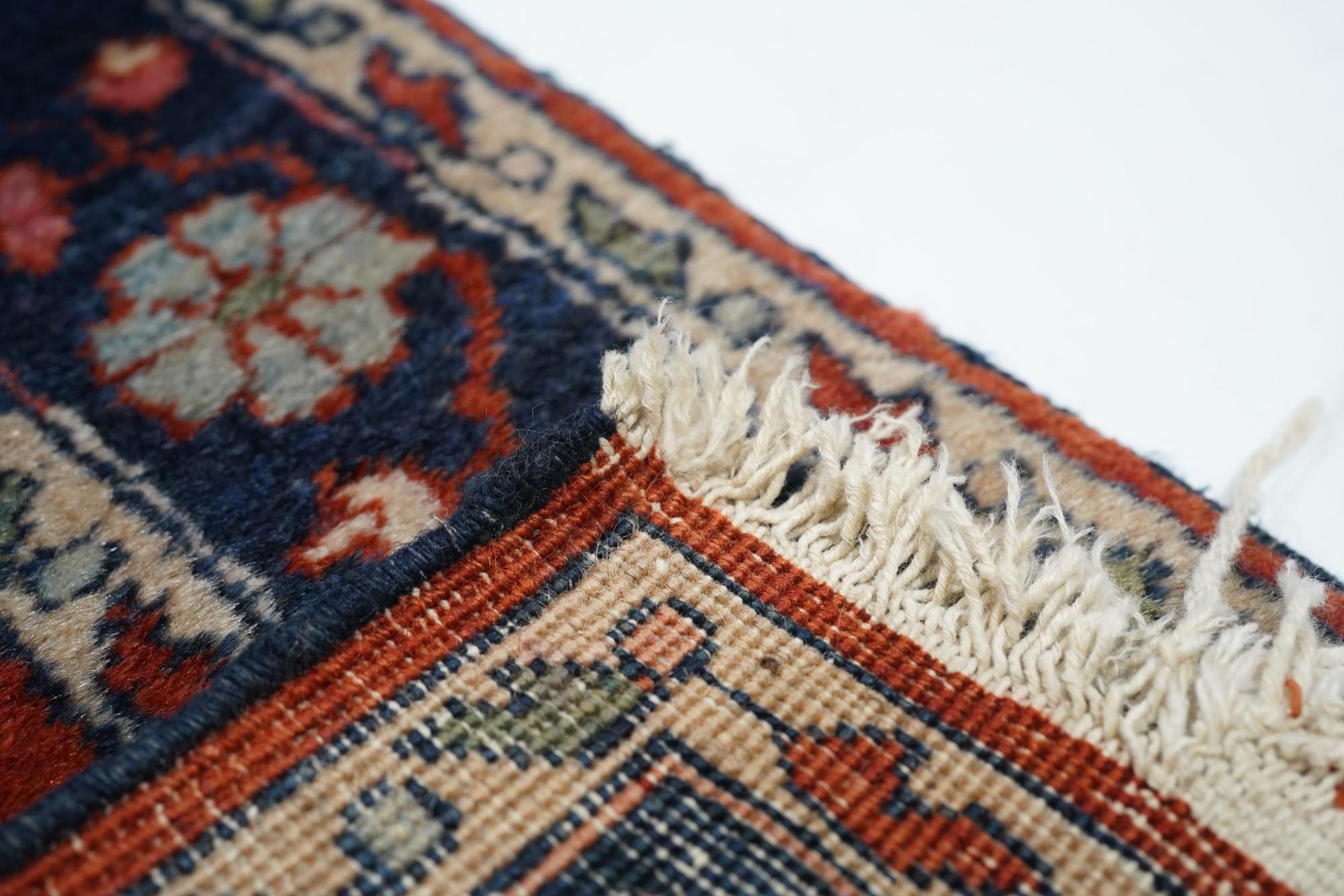 Antiker Sarouk-Teppich 1'8'' x 2'6'' im Angebot 4
