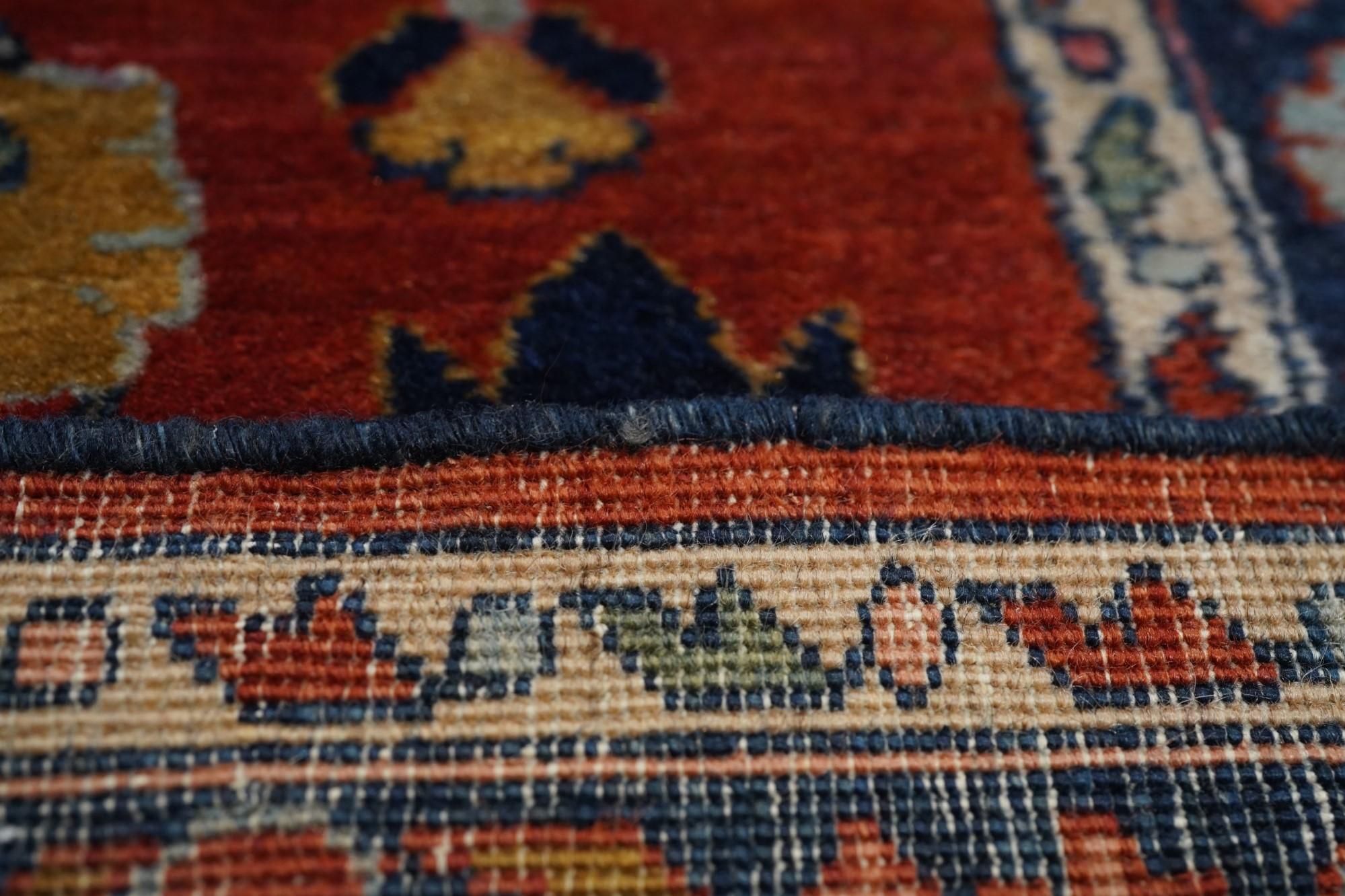 Antique Sarouk Rug For Sale 5