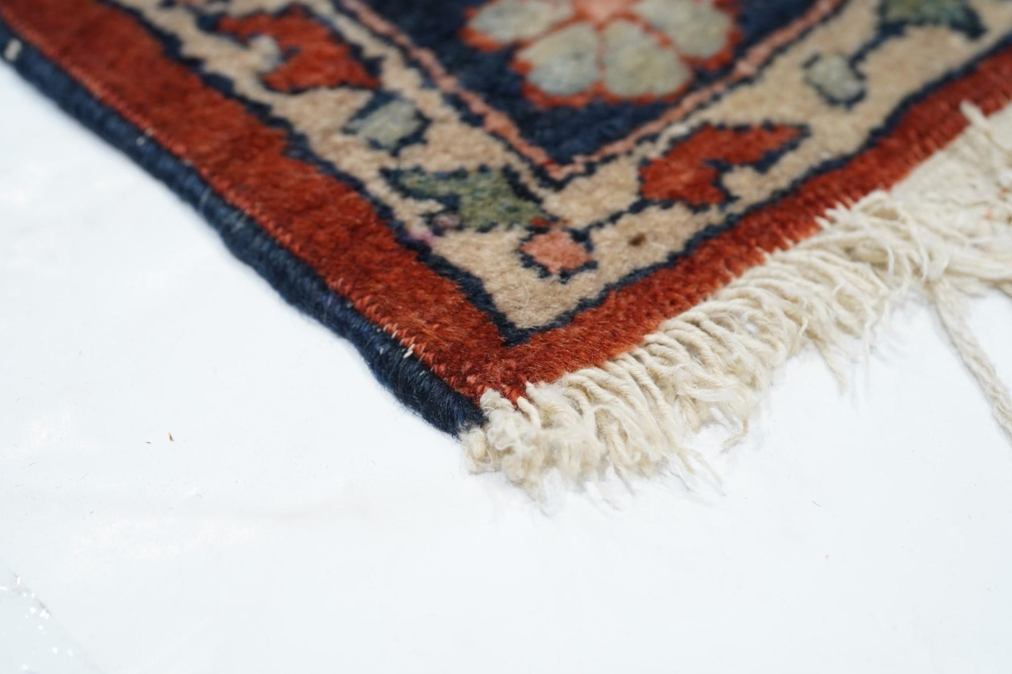 Antiker Sarouk-Teppich 1'8'' x 2'6'' (Persisch) im Angebot