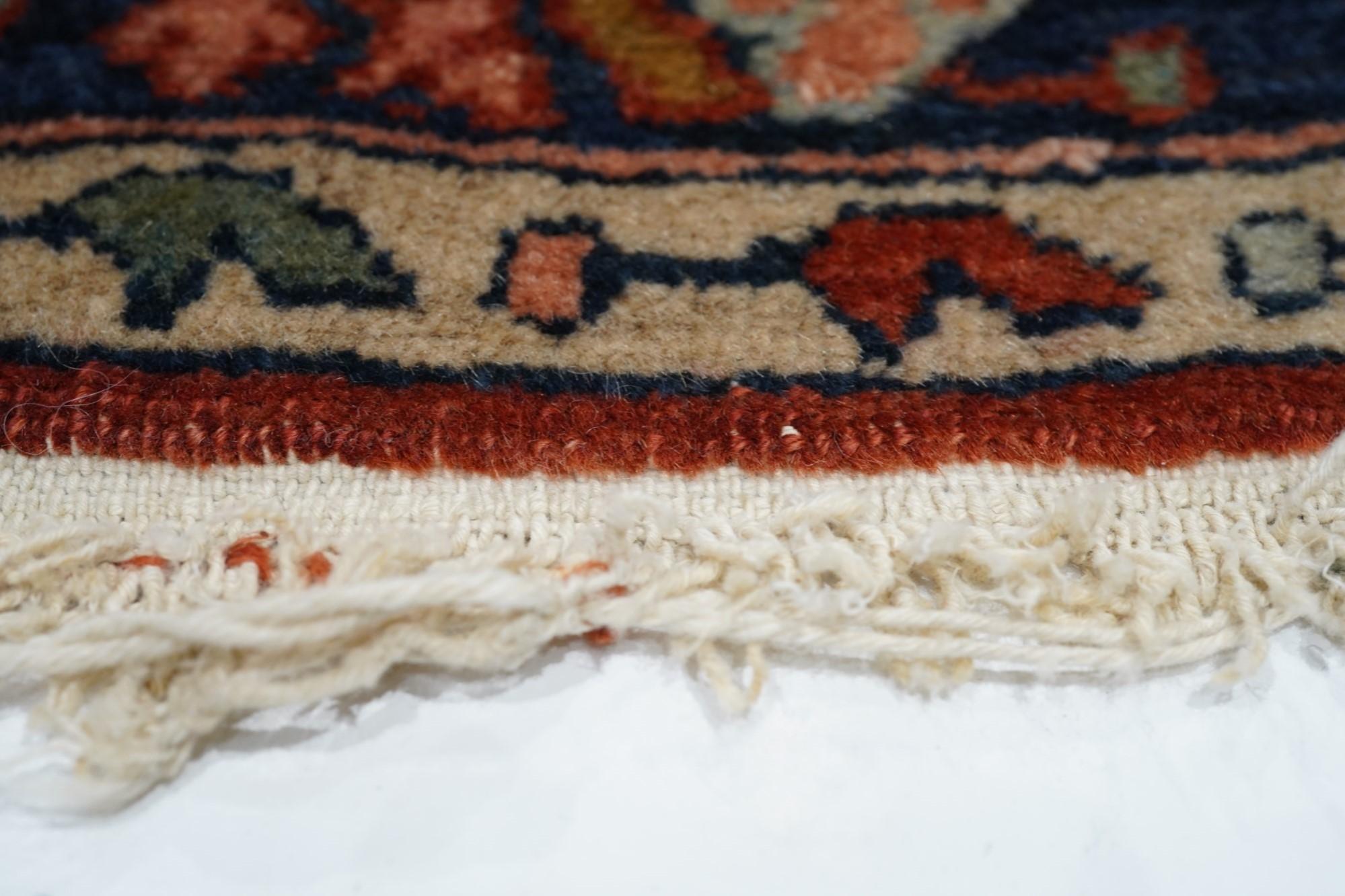 Early 20th Century Antique Sarouk Rug For Sale