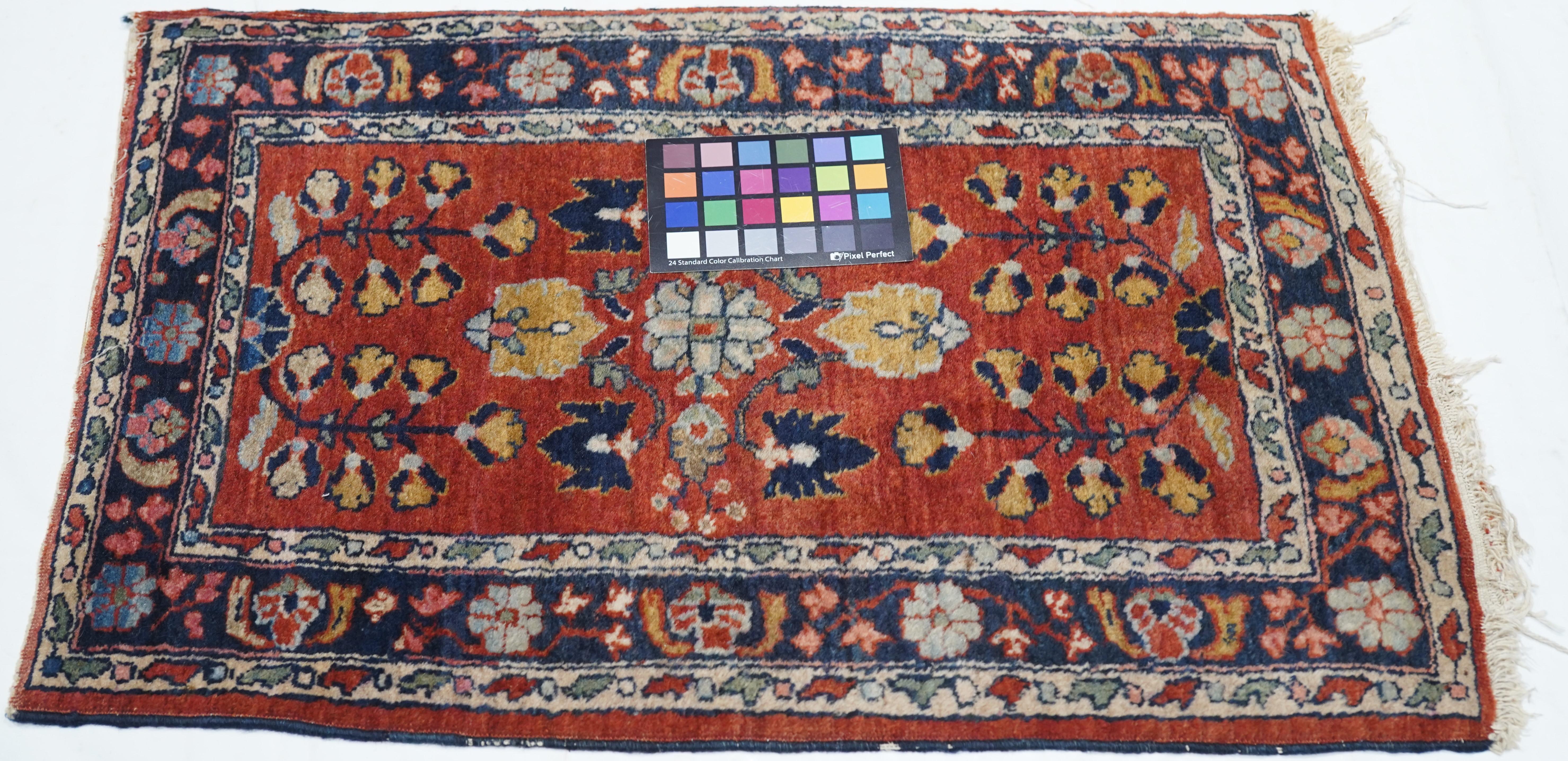 Antiker Sarouk-Teppich 1'8'' x 2'6'' im Angebot 3