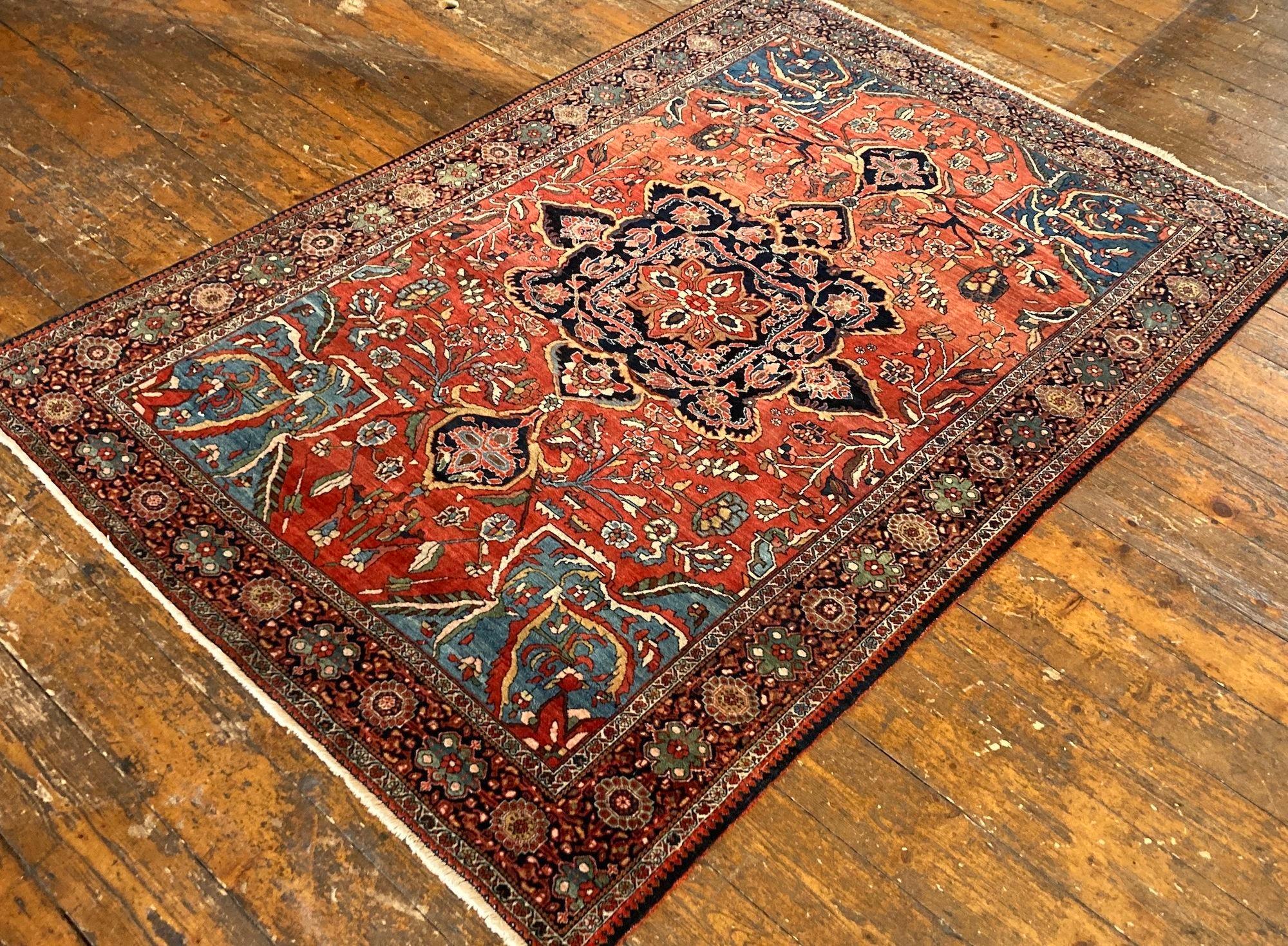 Early 20th Century Antique Sarouk Rug For Sale