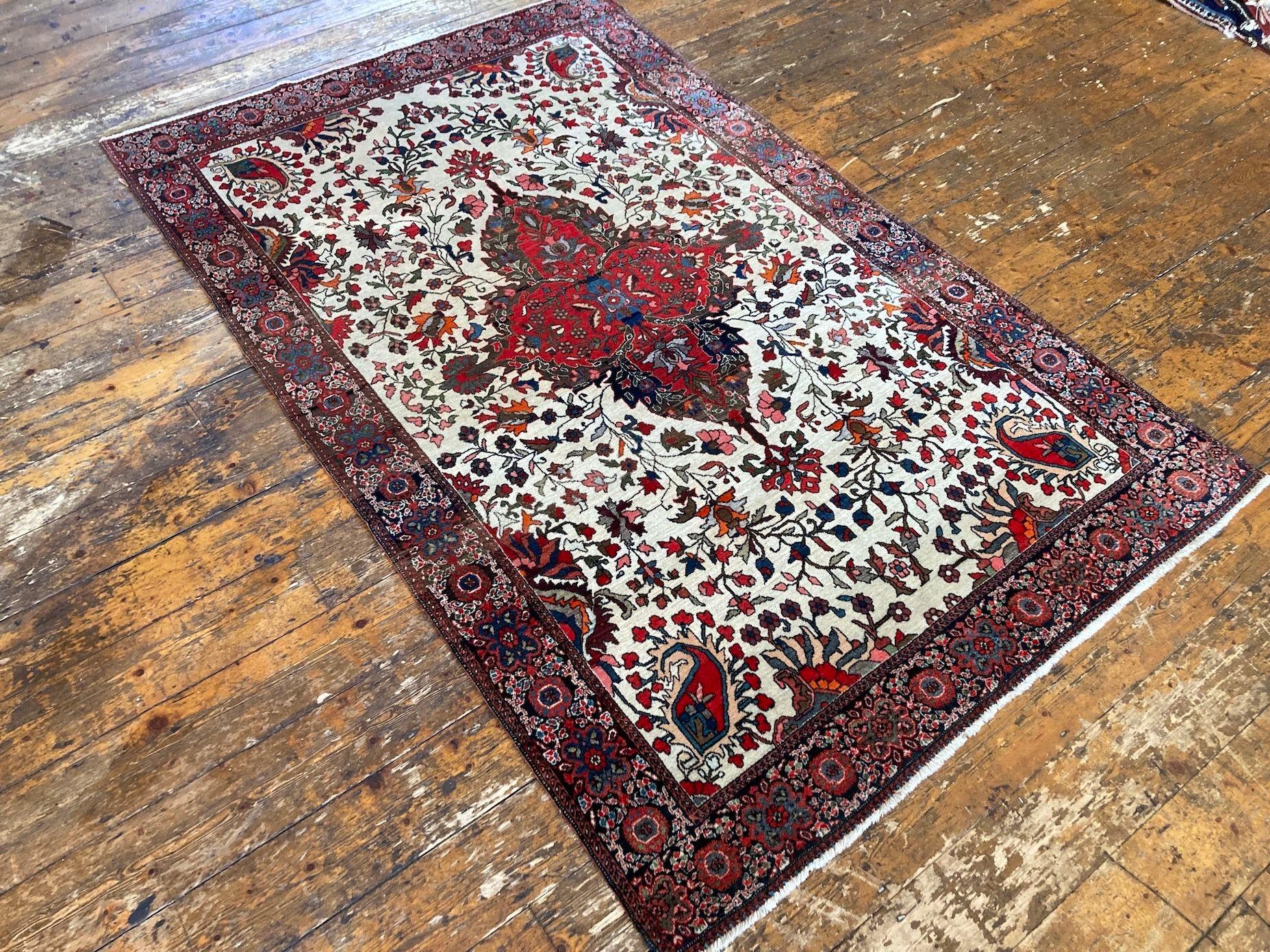 Early 20th Century Antique Sarouk Rug 1.98m X 1.27m For Sale