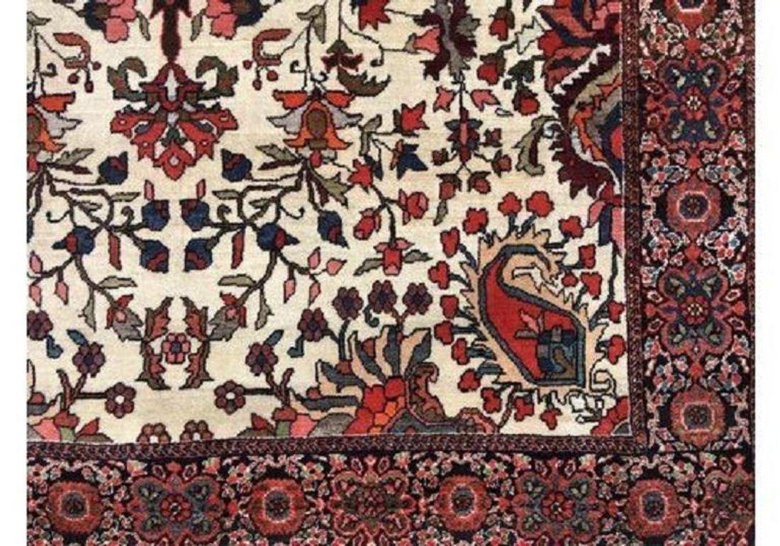Antique Sarouk Rug 1.98m X 1.27m in vendita 1